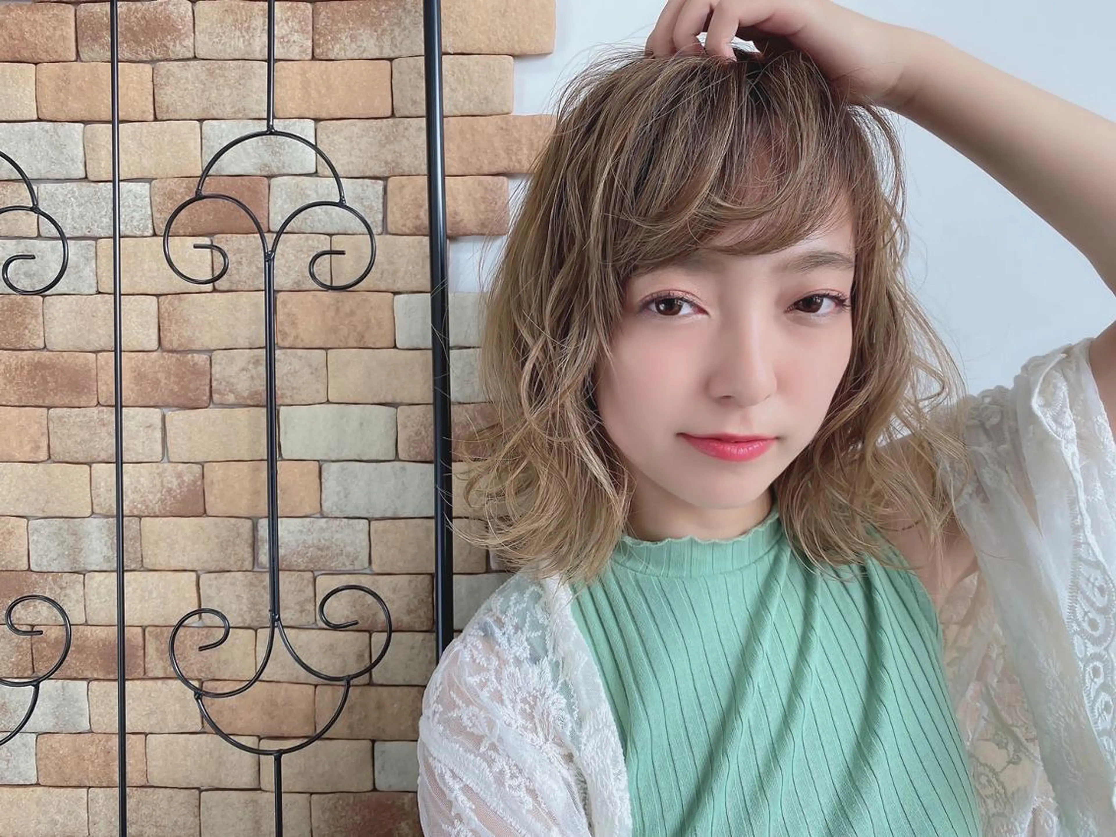 セミロング カラー オーガニックカラー 顔周りカット 小顔カット トリートメント 梅田茶屋町 Yutaのヘアスタイル