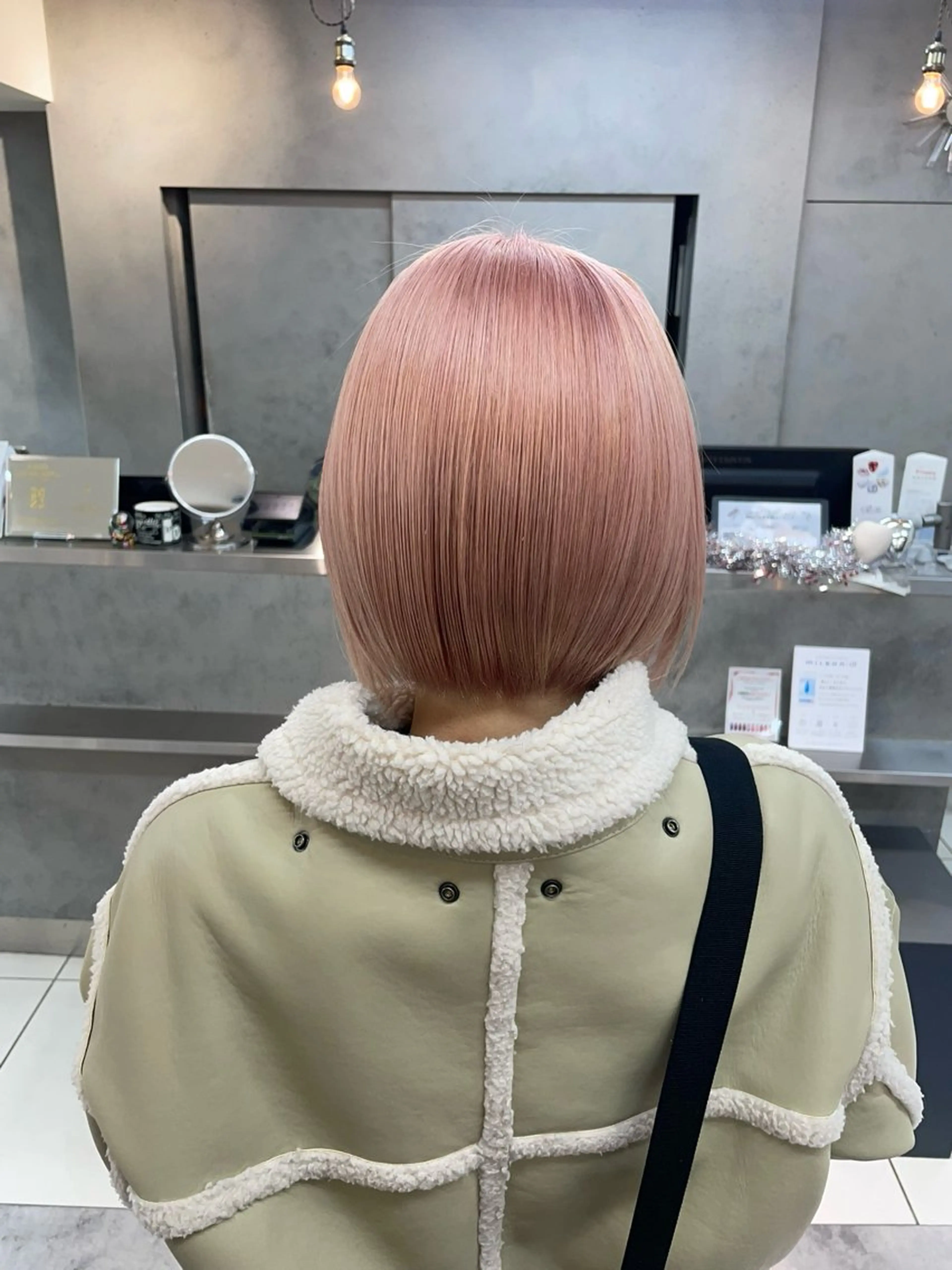 ショート カラー ヘアアレンジ ボブ/透明感ベージュ 🫧クルミ🌟のヘアスタイル