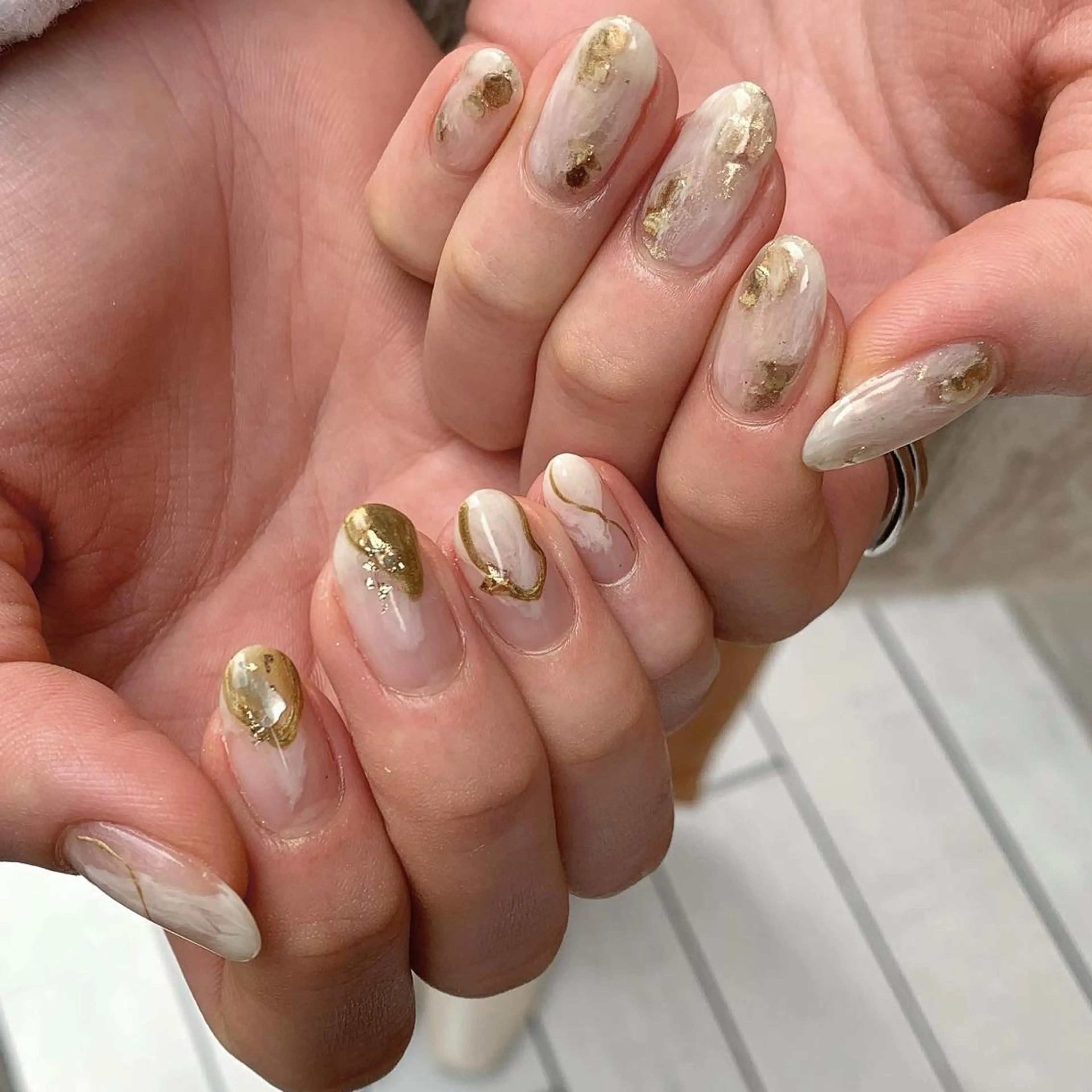 ネイル ホワイト 鈴木 まゆのネイルデザイン