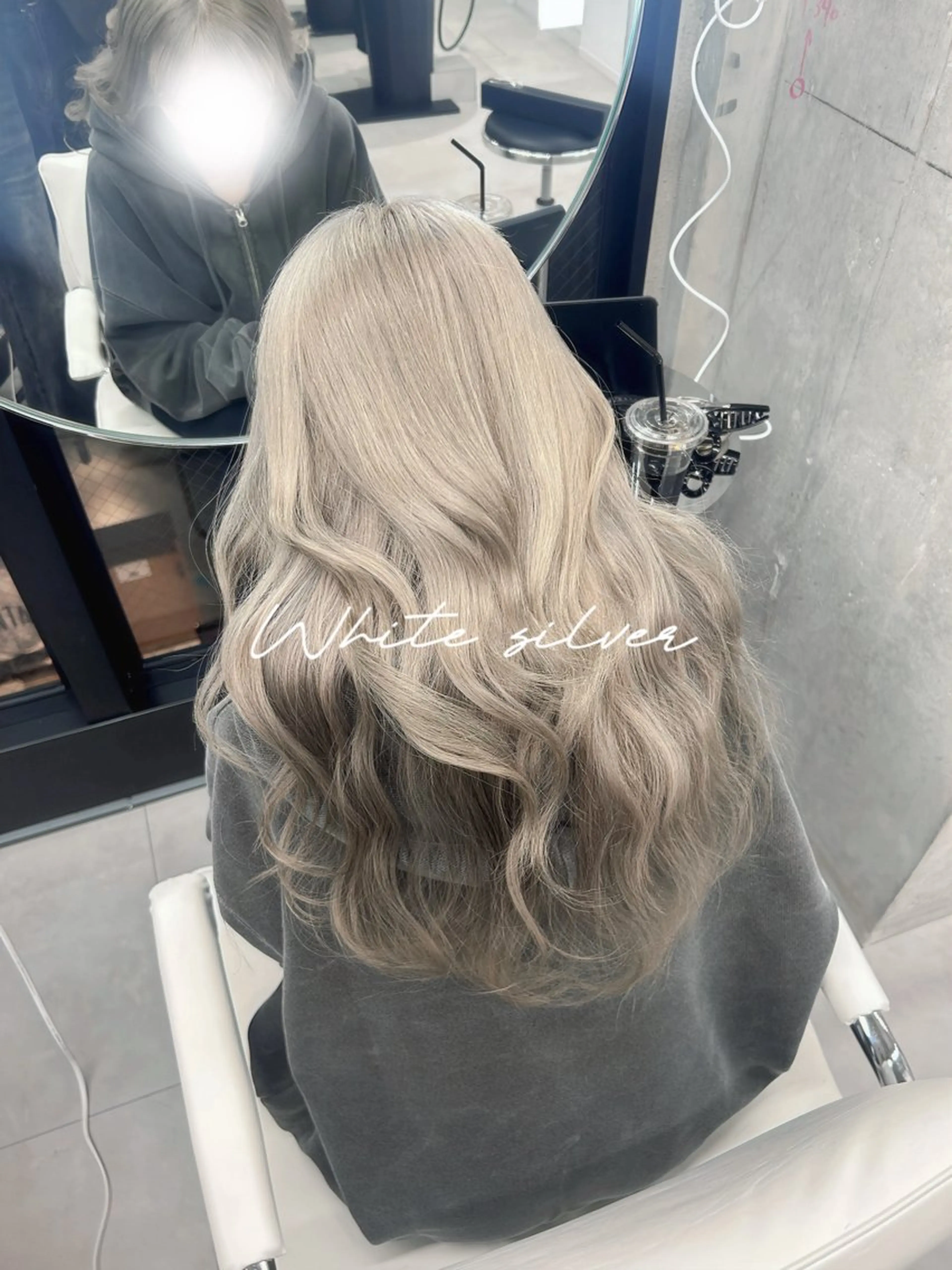 ロング カラー ブリーチ 透明感カラー シルバー ホワイトシルバー ヘアカラー トリートメント Celan 表参道所属・ゆうさ/髪質改善 /上品ガーリーのヘアスタイル