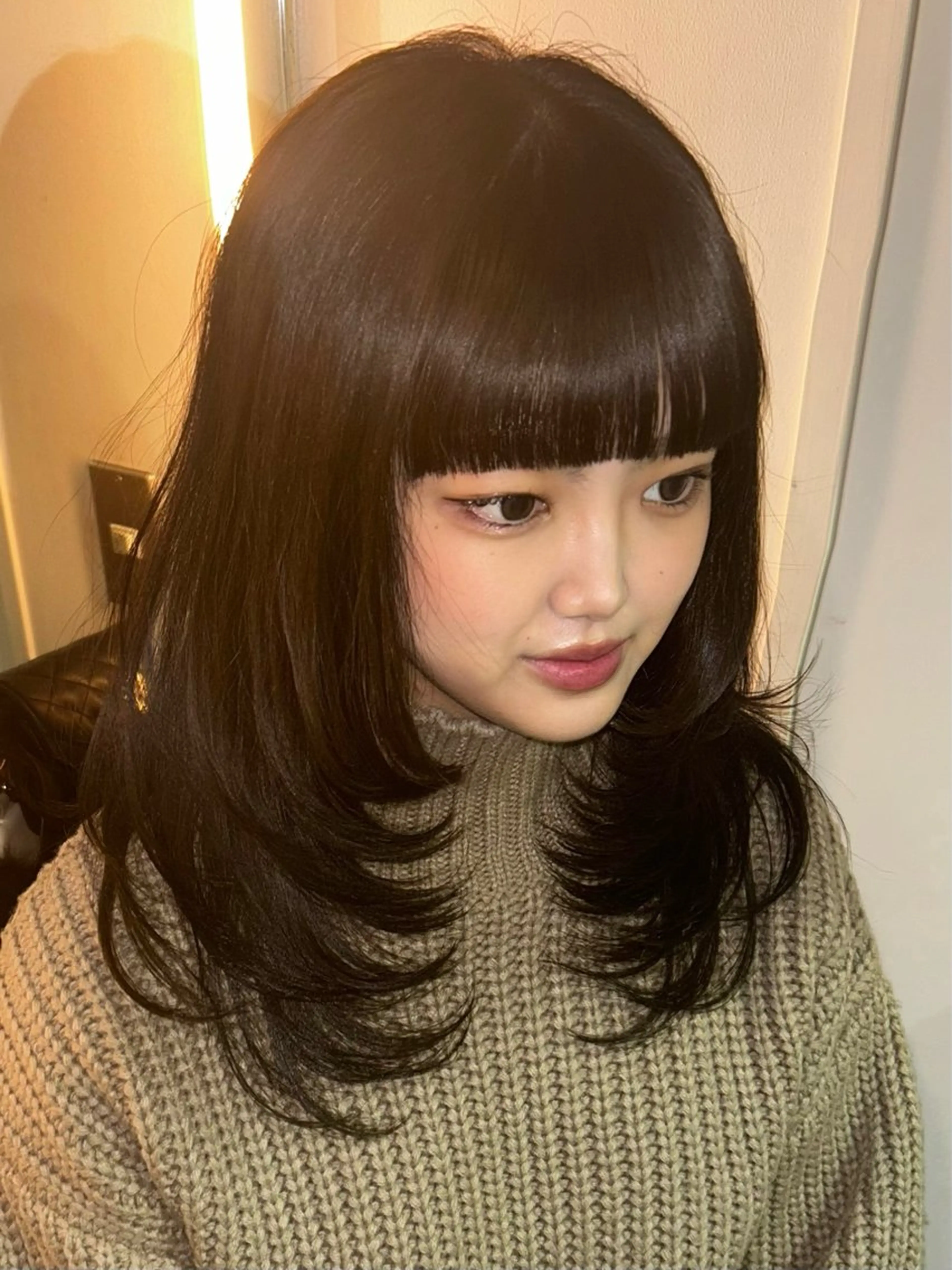 ミディアム カット レイヤー／マツエク 💋𝑨𝑵𝑵𝑨のヘアスタイル