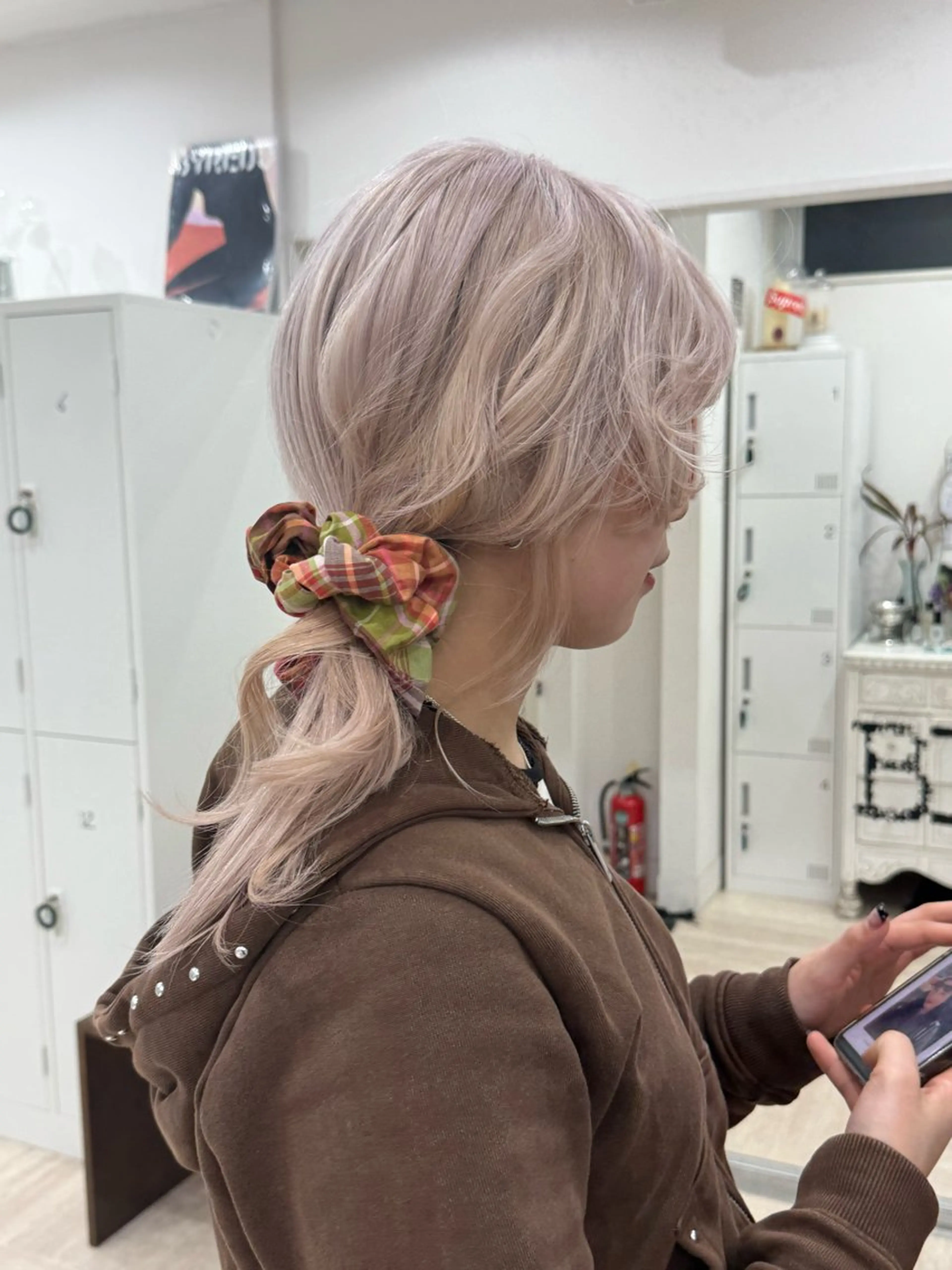 セミロング カラー ハイトーンカラー 杏華 ショート\パーマのヘアスタイル