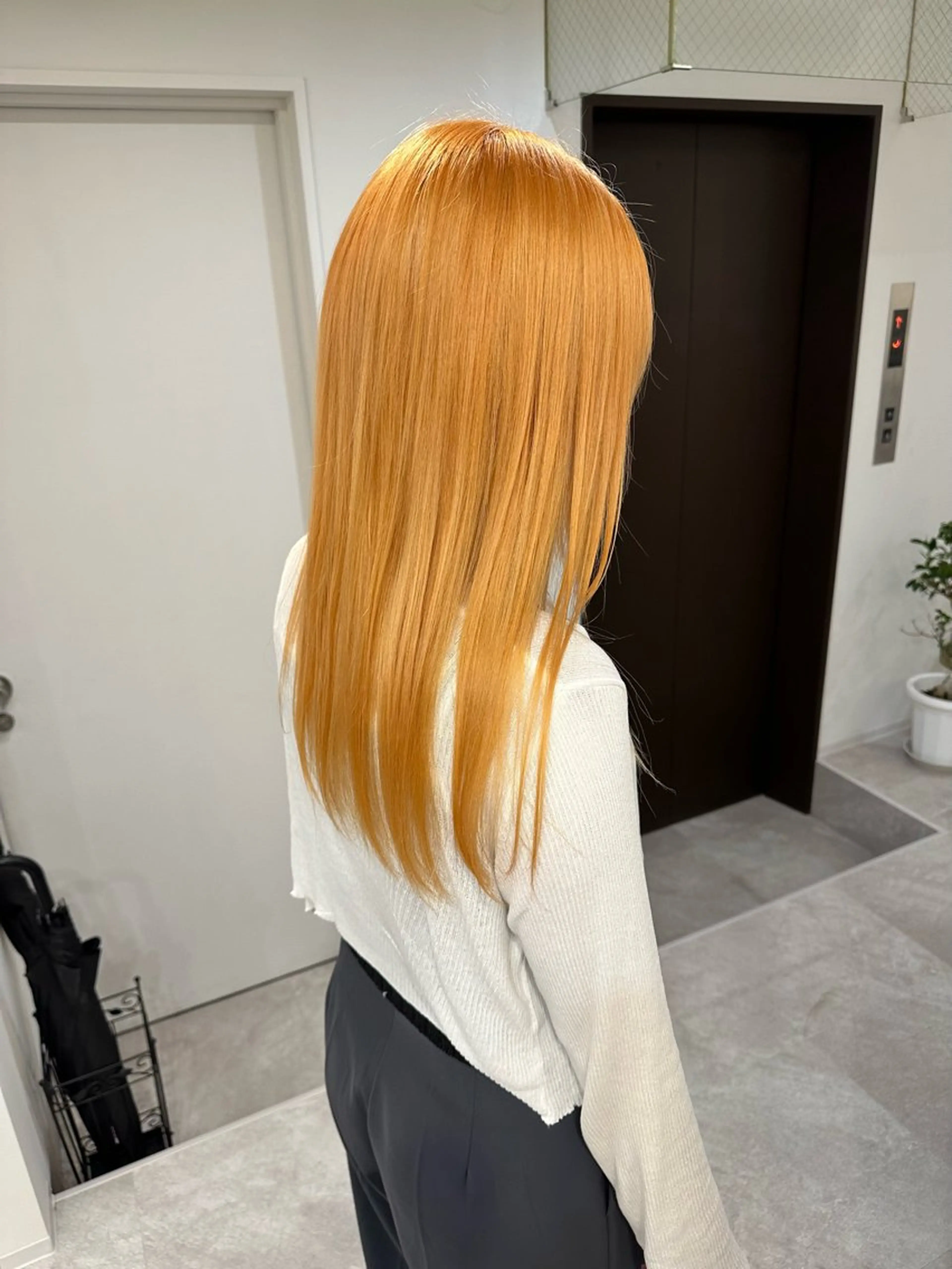 ロング カラー ヘアアレンジ ブリーチ ブロンド ケアブリーチ オレンジ カット ヘアカラー SALOWIN京都河原町Suite店所属・外国人風レイヤー/ ハイトーンSHUのヘアスタイル