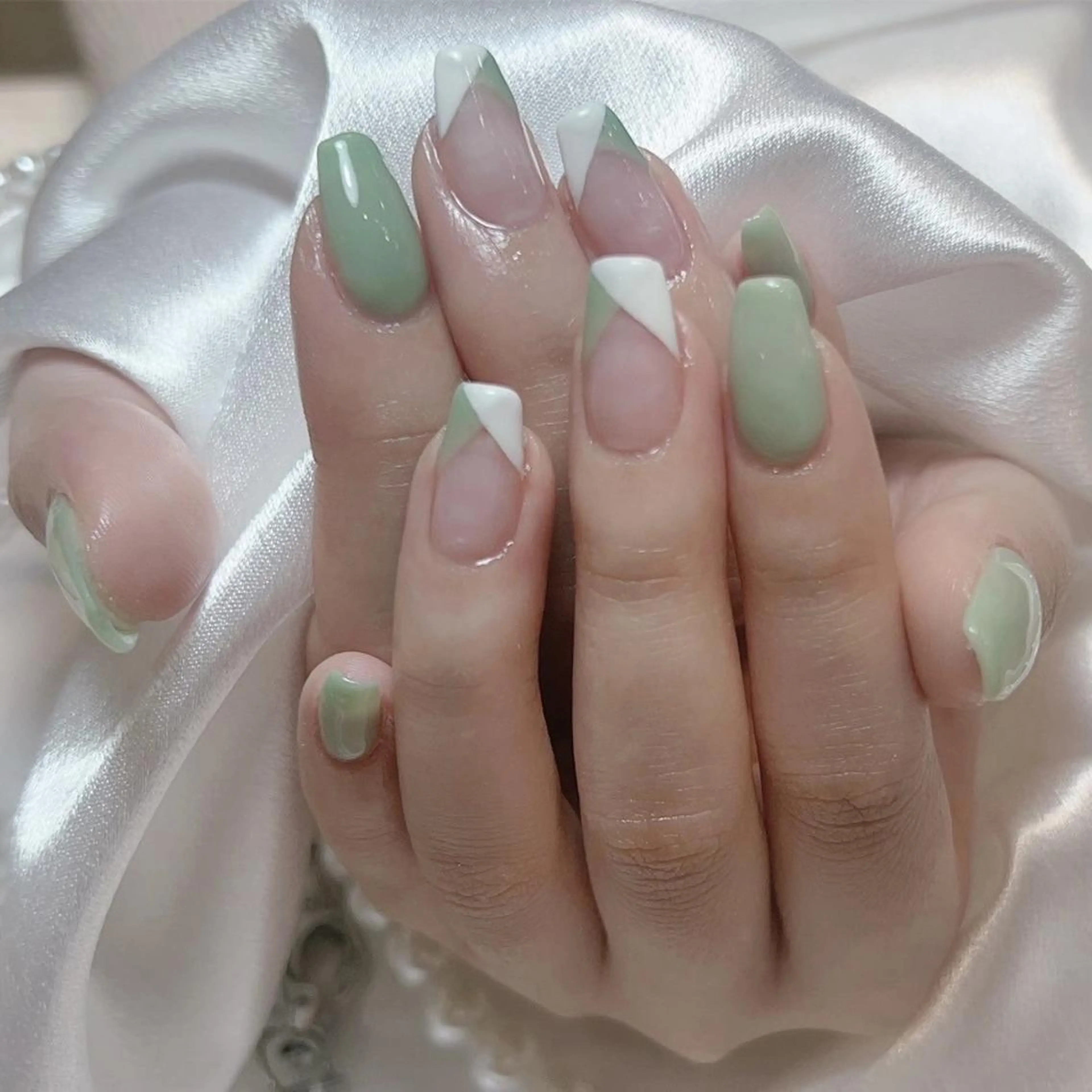 ネイル RAFFINE 月🦋🩵のネイルデザイン