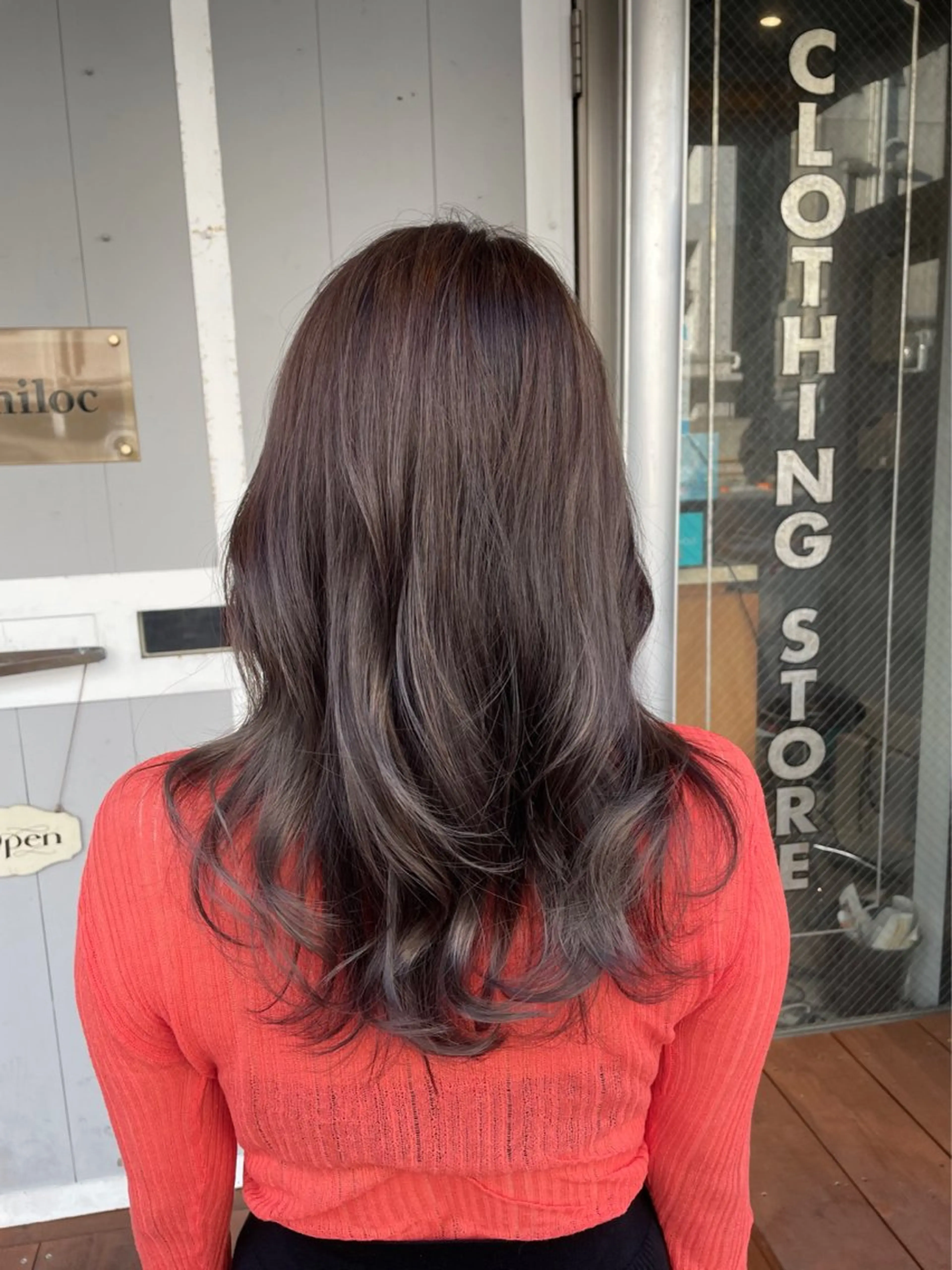 セミロング miloc かおりのヘアスタイル