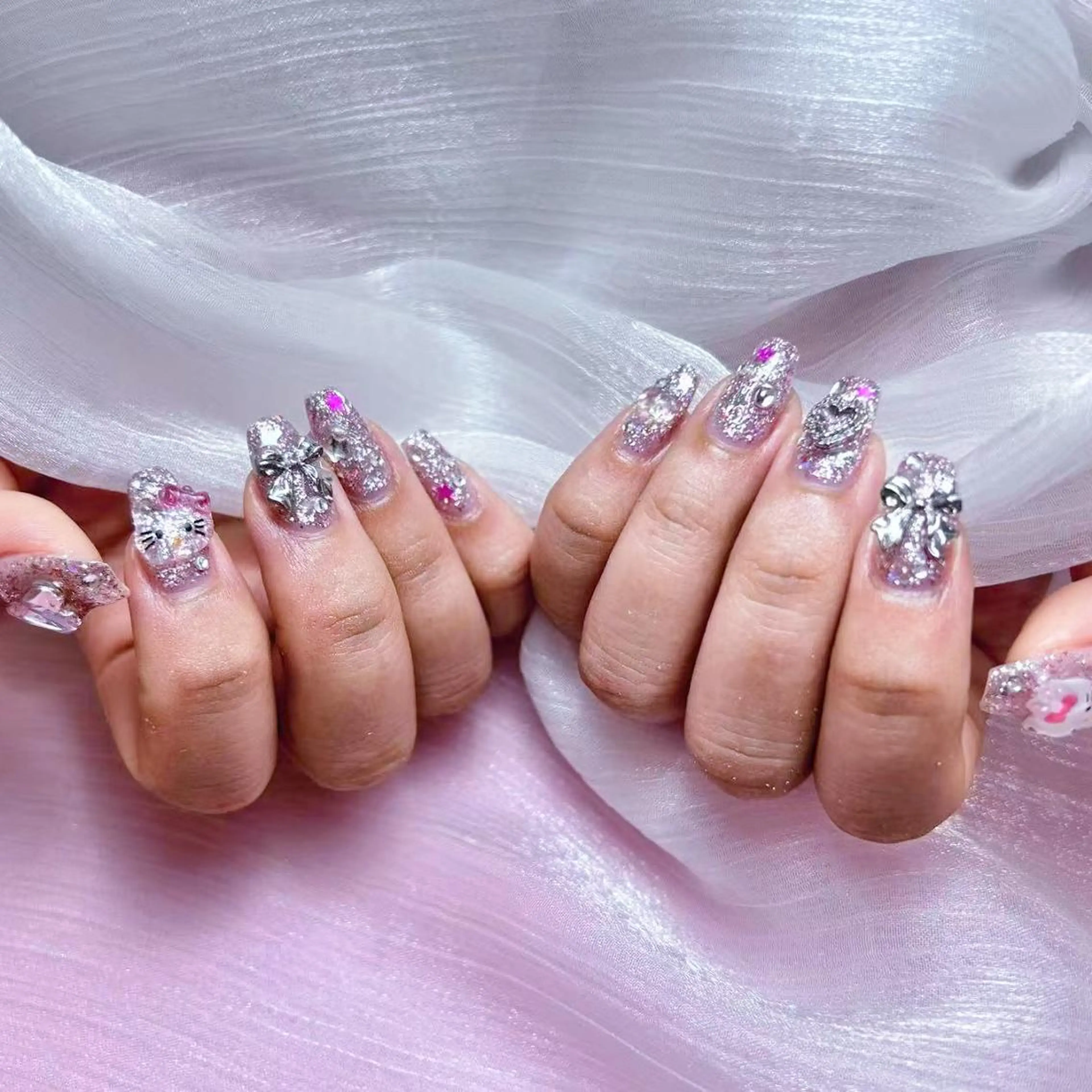 ネイル アートネイル オーロラネイル ガーリー キラキラネイル 韓国ネイル ハンドネイル DIANMOND NAIL🌸のネイルデザイン
