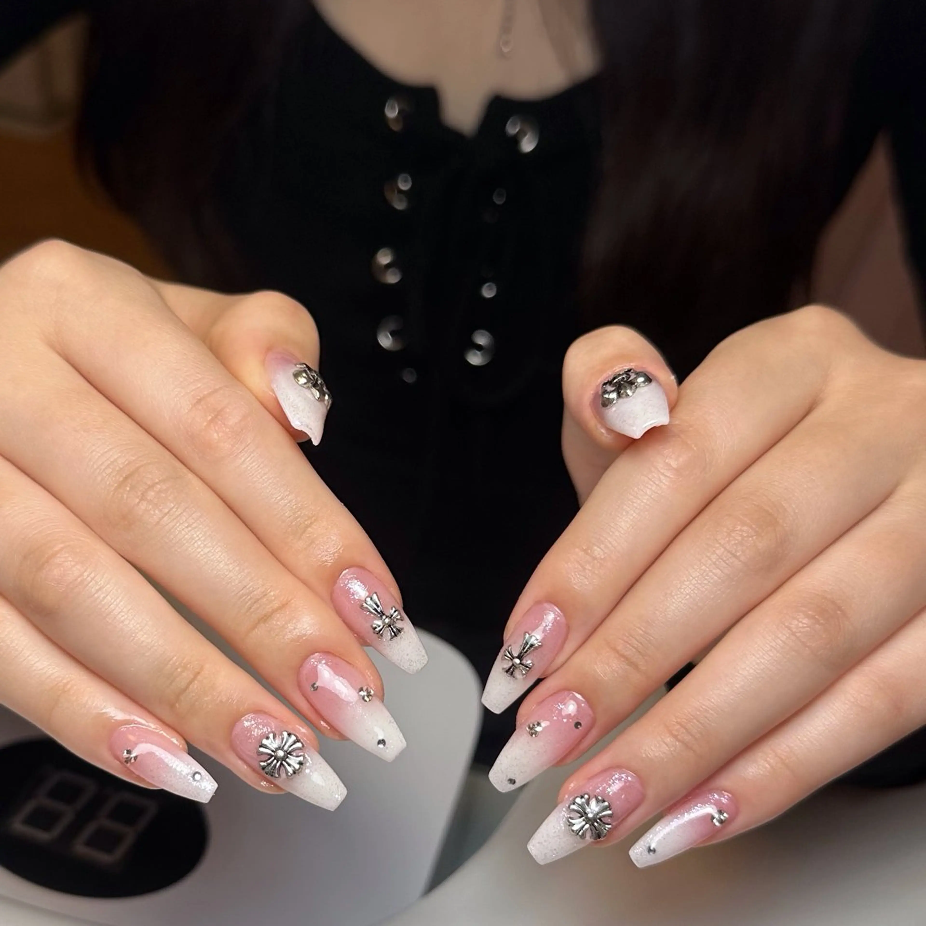 ネイル 長さ出し グラデーション キラキラネイル 韓国ネイル ラメ(グリッター) ハンドネイル ハンドケア Chisa Nail Studio所属・チ サのネイルデザイン