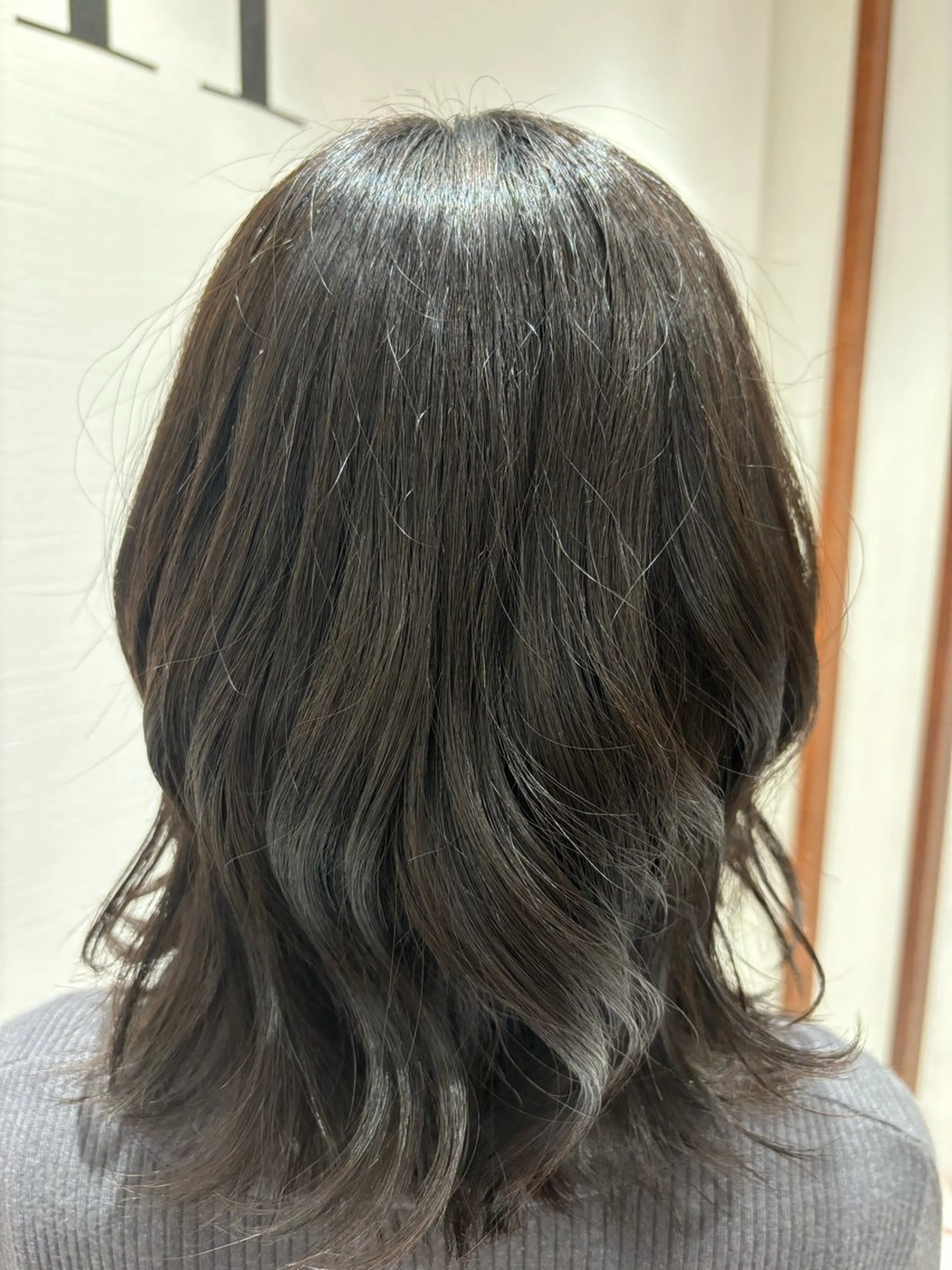 カラー 篠田 綾乃のヘアスタイル