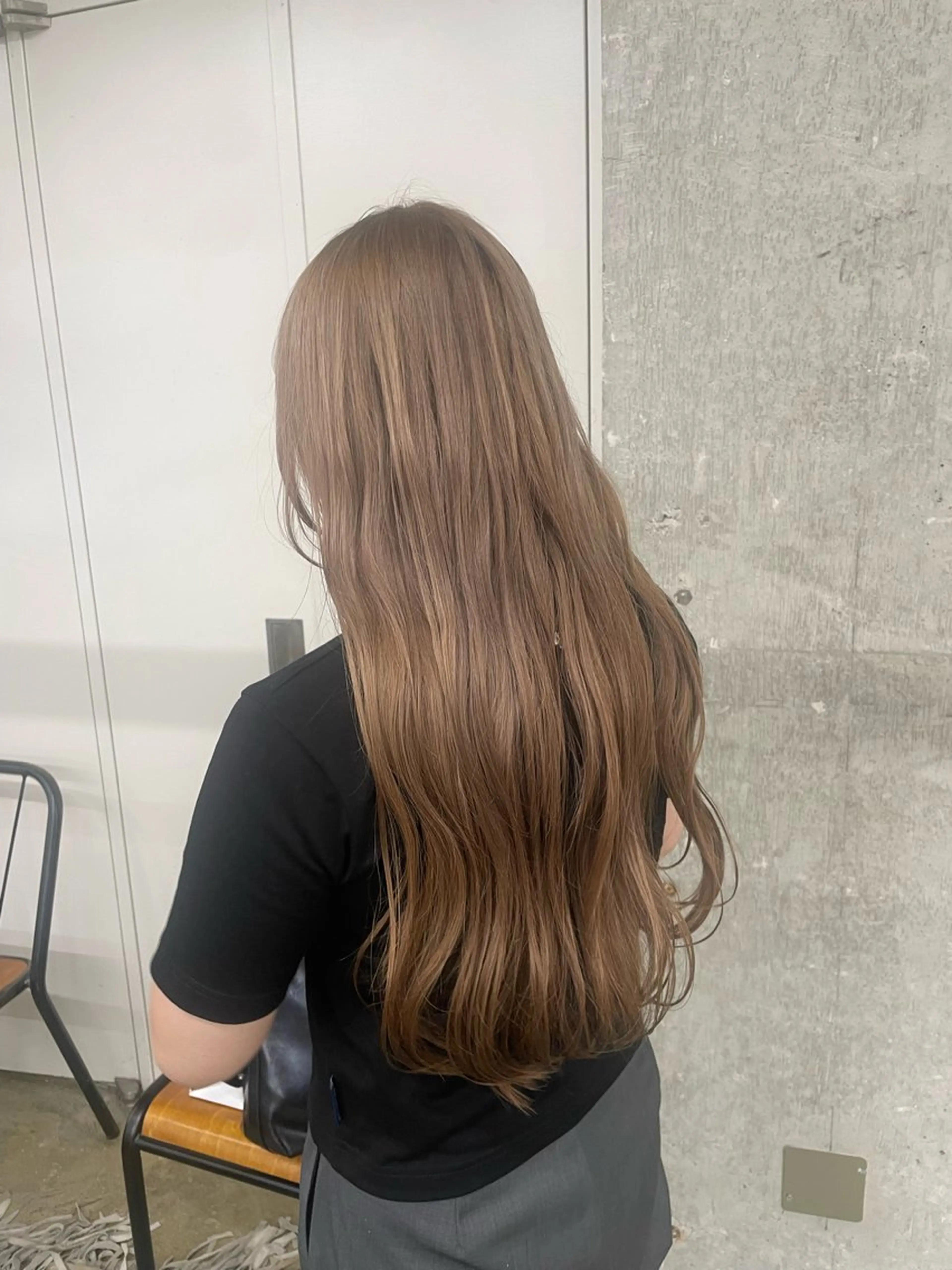 ロング ヘアカラー 鈴木瑛里／ブロンド ベージュ／男女のヘアスタイル