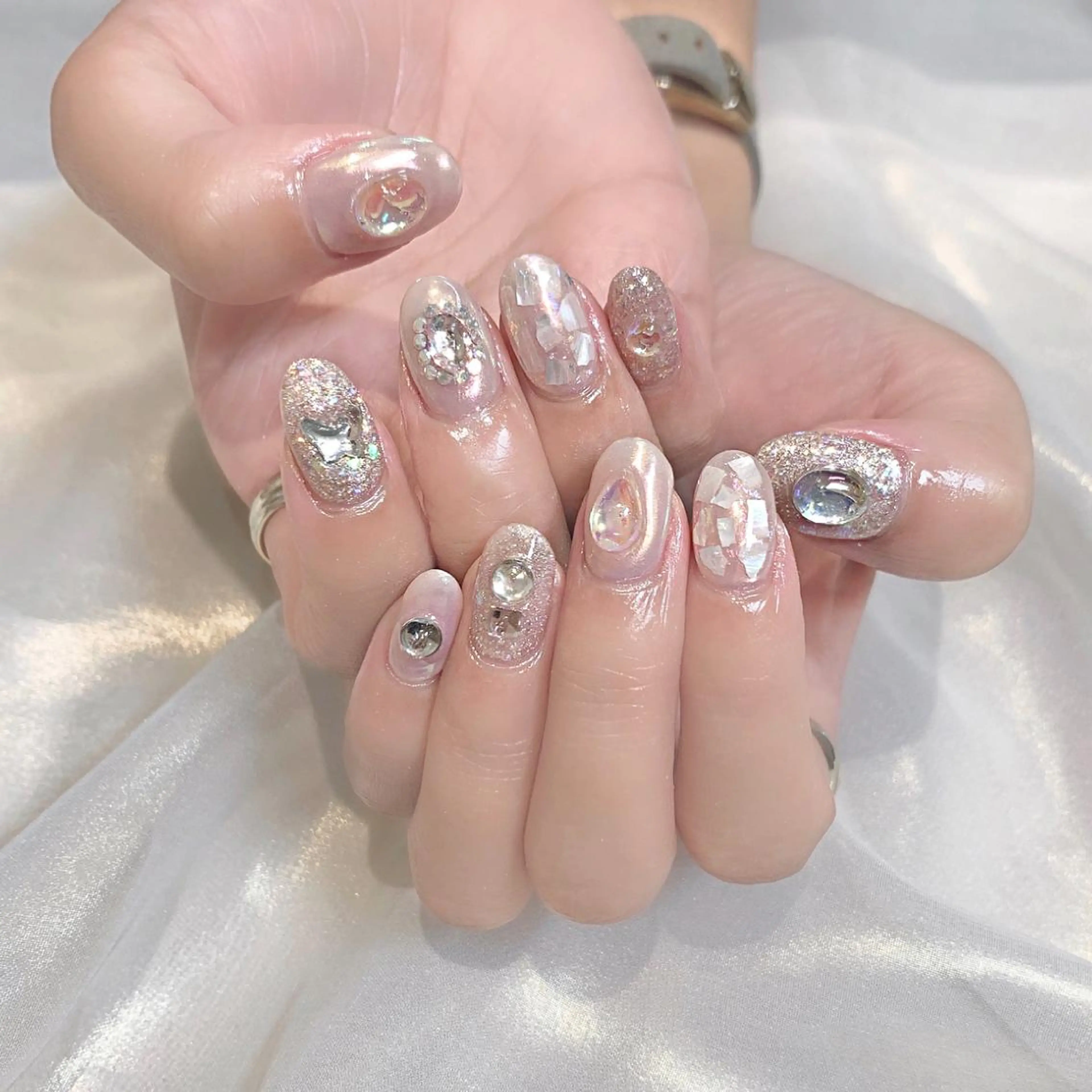 ネイル オーロラネイル 氷ネイル・うるうるネイル キラキラネイル 韓国ネイル ハンドネイル Kanon 🤍のネイルデザイン