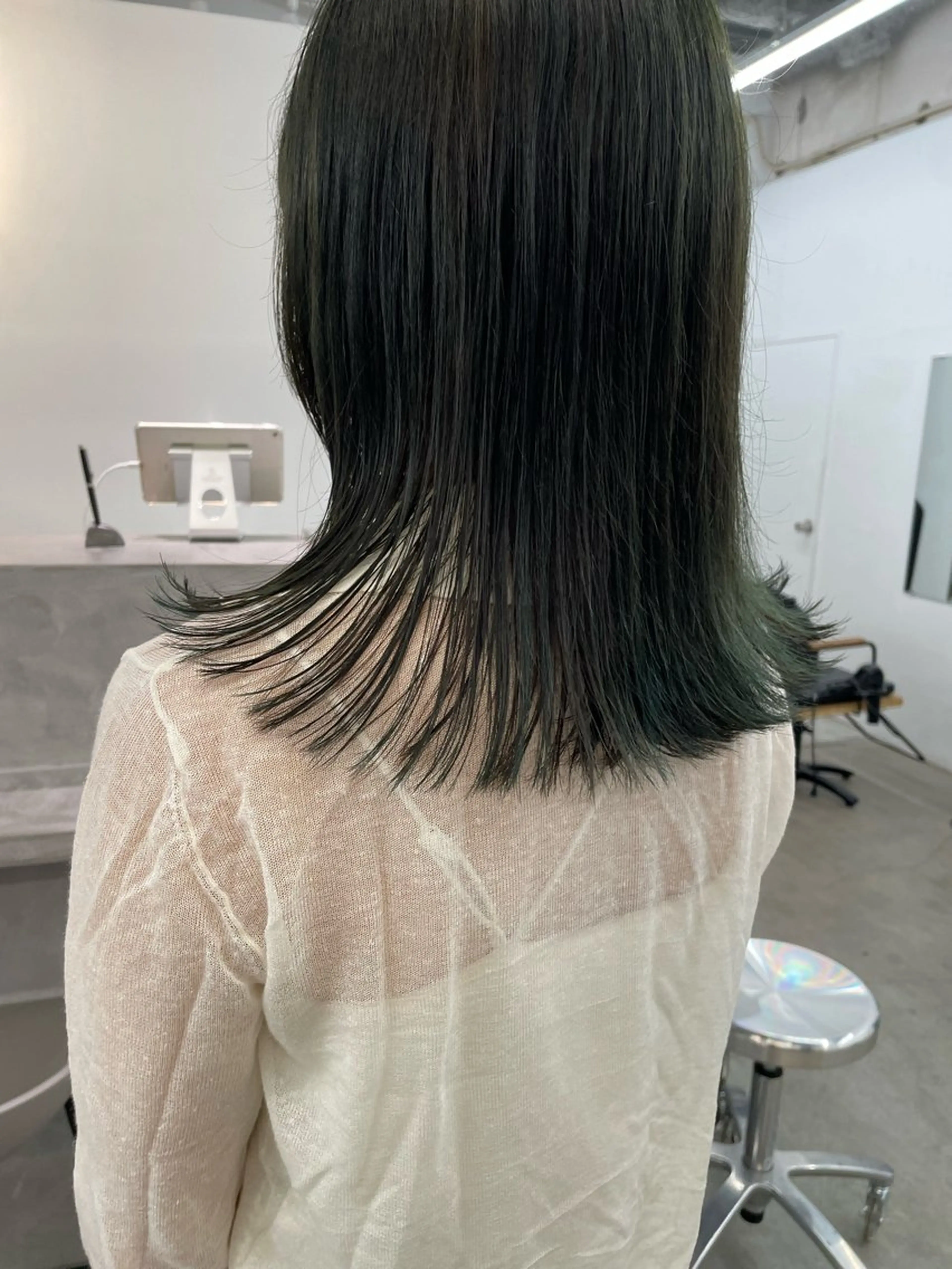 セミロング パーマ、ボブ、透明感 カラー、小須田ゆあのヘアスタイル