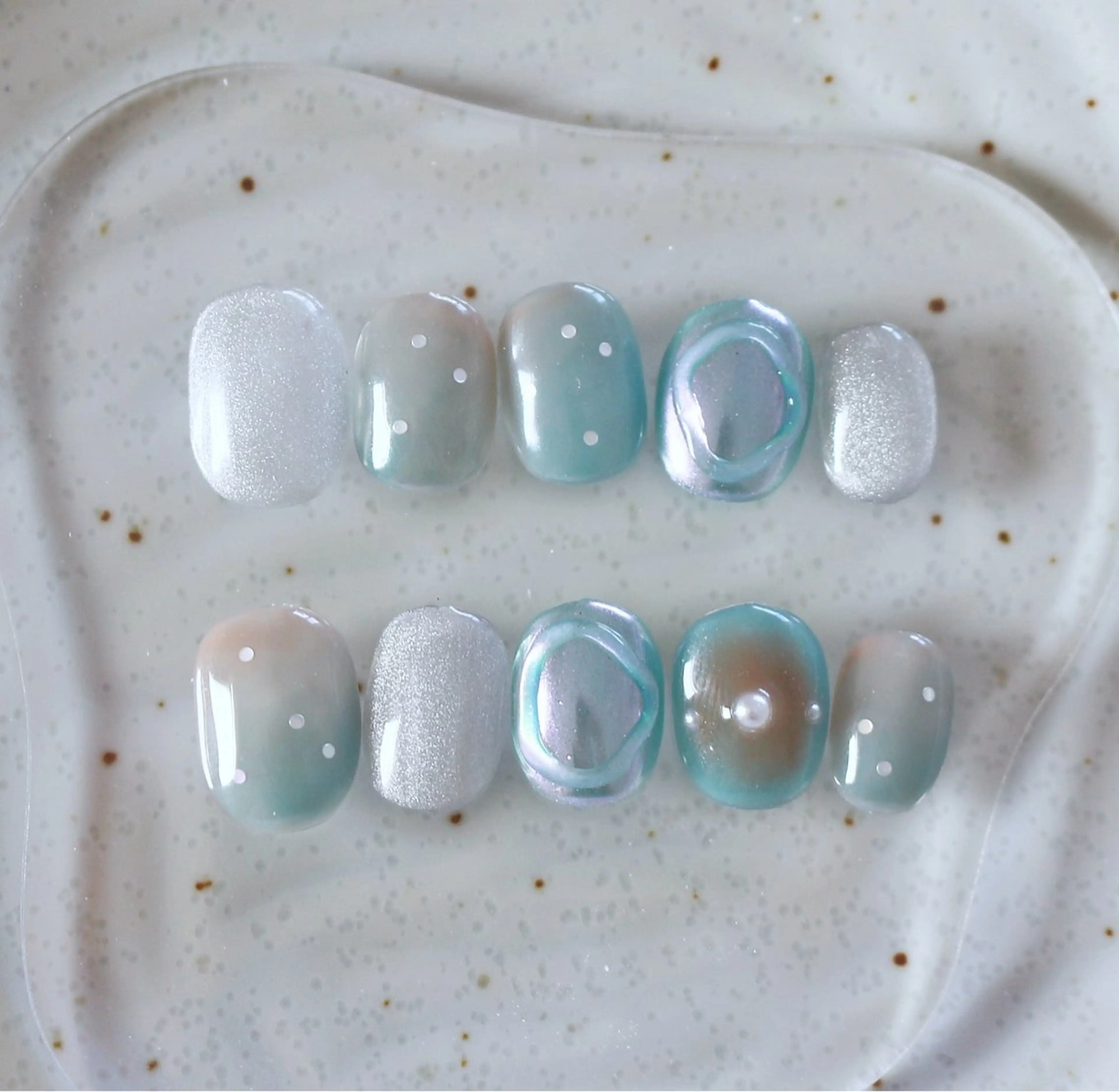 ネイル ブルー ホログラムネイル キラキラネイル ミラーネイル ニュアンスネイル Baku Nailsのネイルデザイン