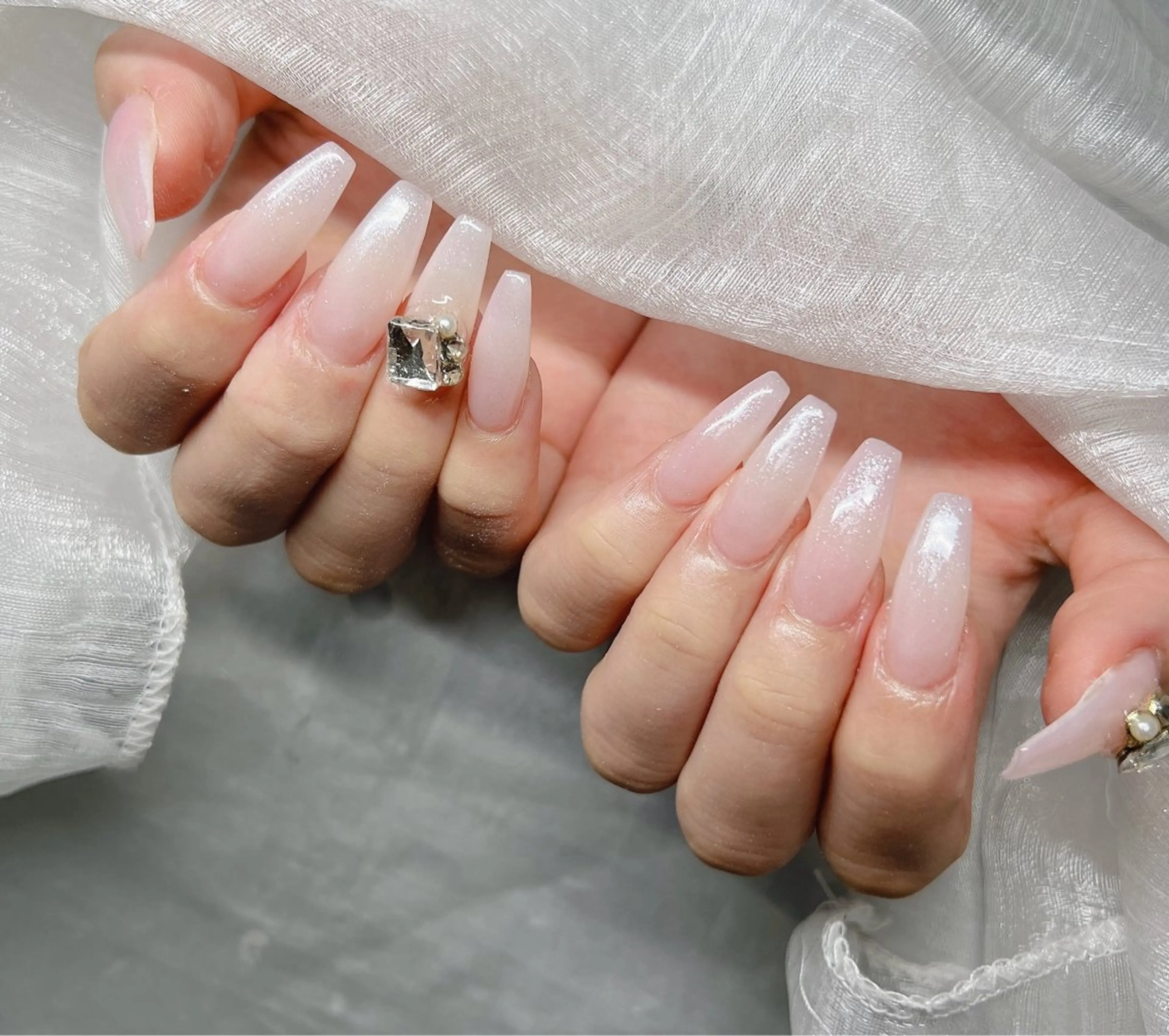 ネイル 長さ出し グラデーション 卒業式 キラキラネイル マグネットネイル ハンドネイル Lee Nailsのネイルデザイン