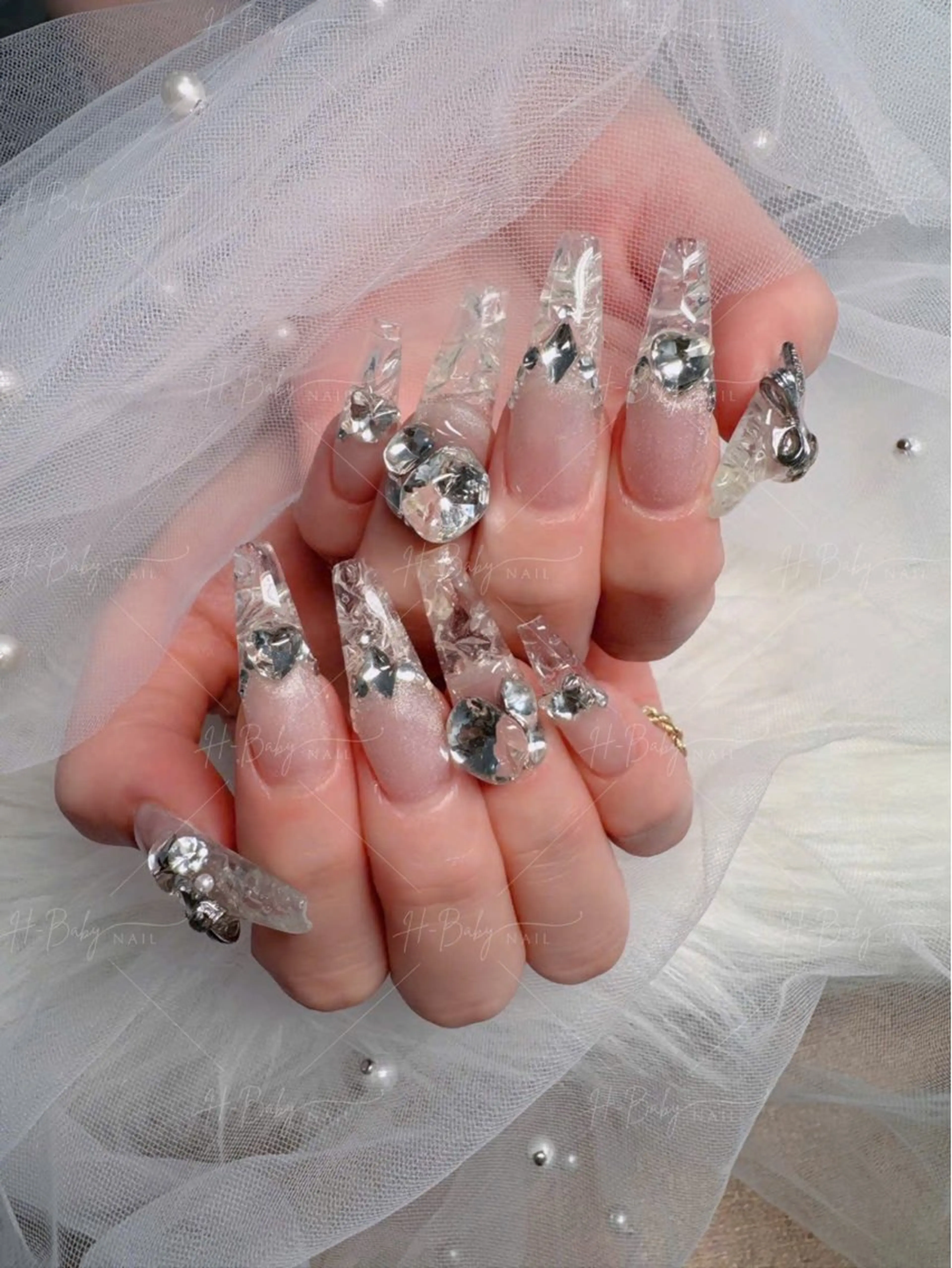 ネイル オーロラネイル フレンチネイル ジェルネイル ハロウィン キラキラネイル H.baby Nail Salonのネイルデザイン