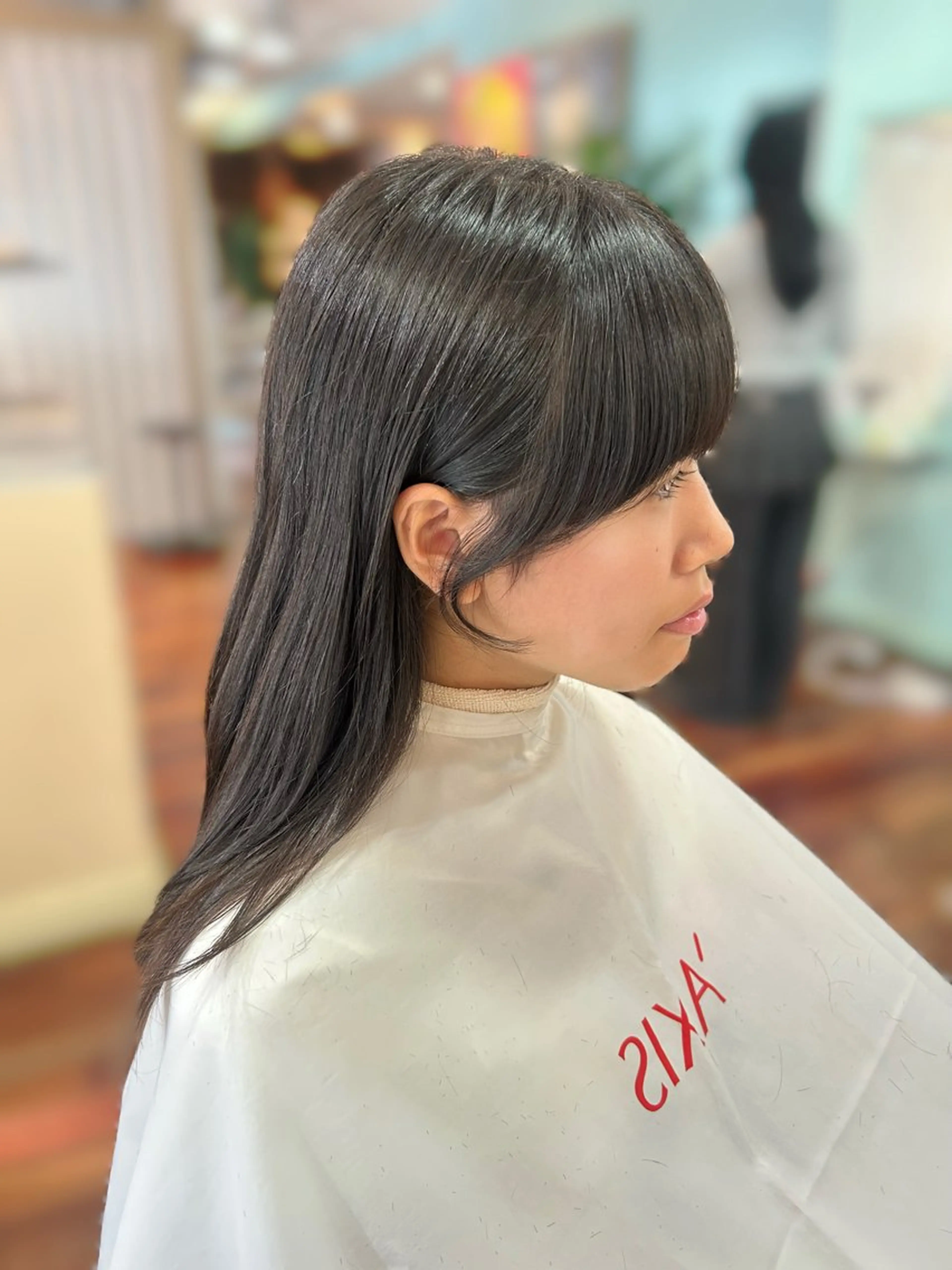 セミロング 顔周りカット 'AXISガスビル Rinのヘアスタイル