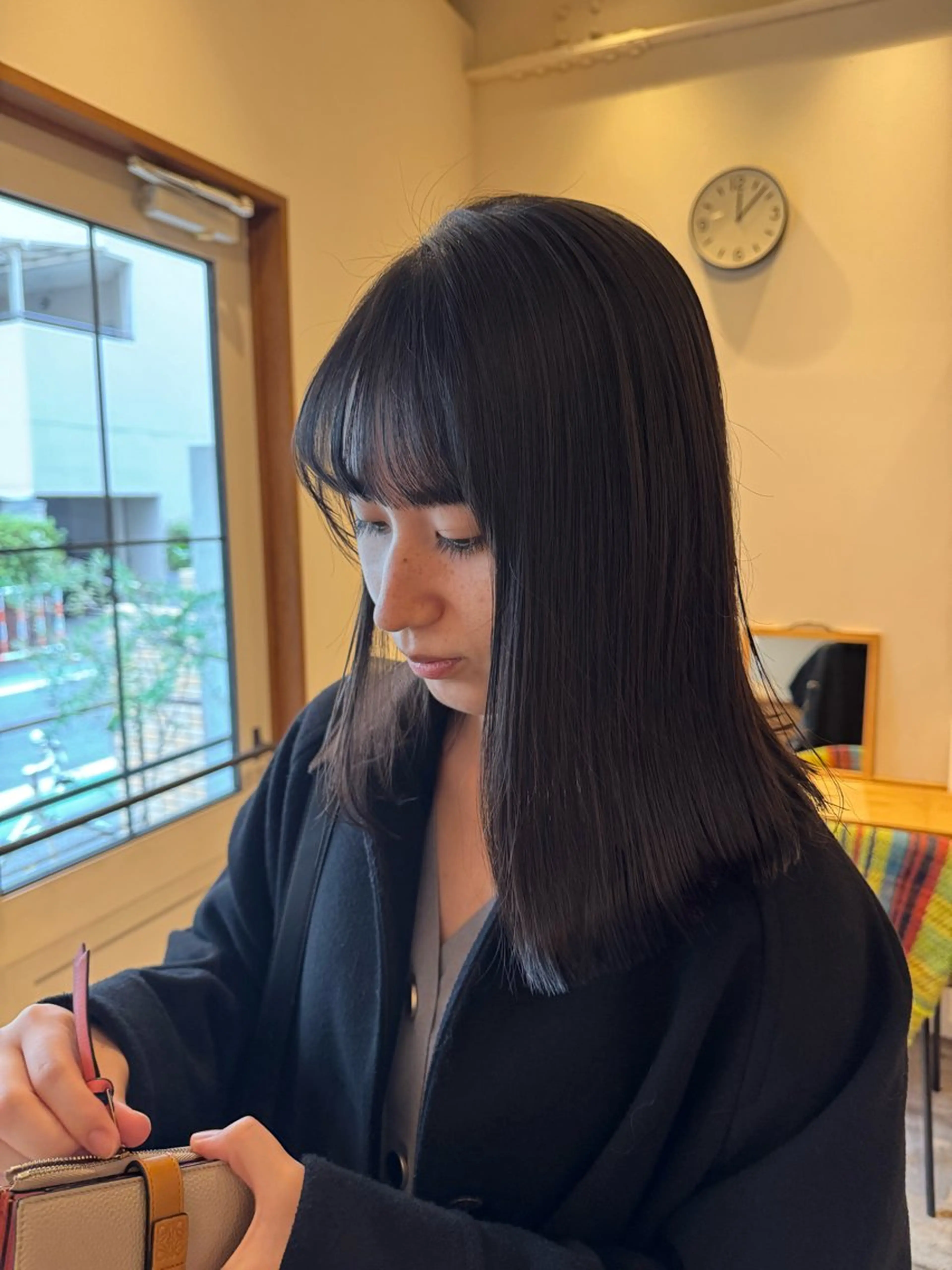 ミディアム カット ENIF 大島 芽生のヘアスタイル