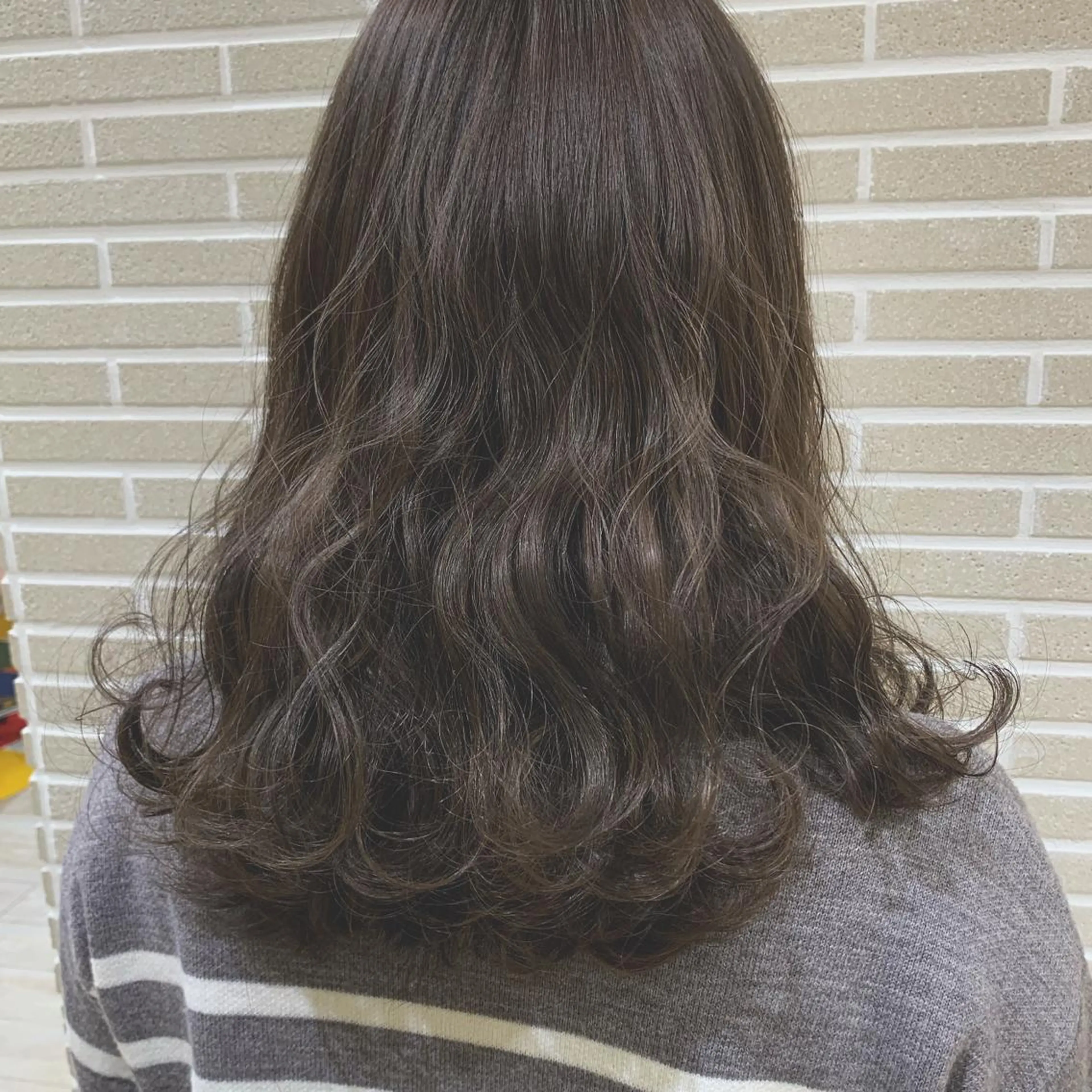 ミディアム 潟上 菜摘のヘアスタイル