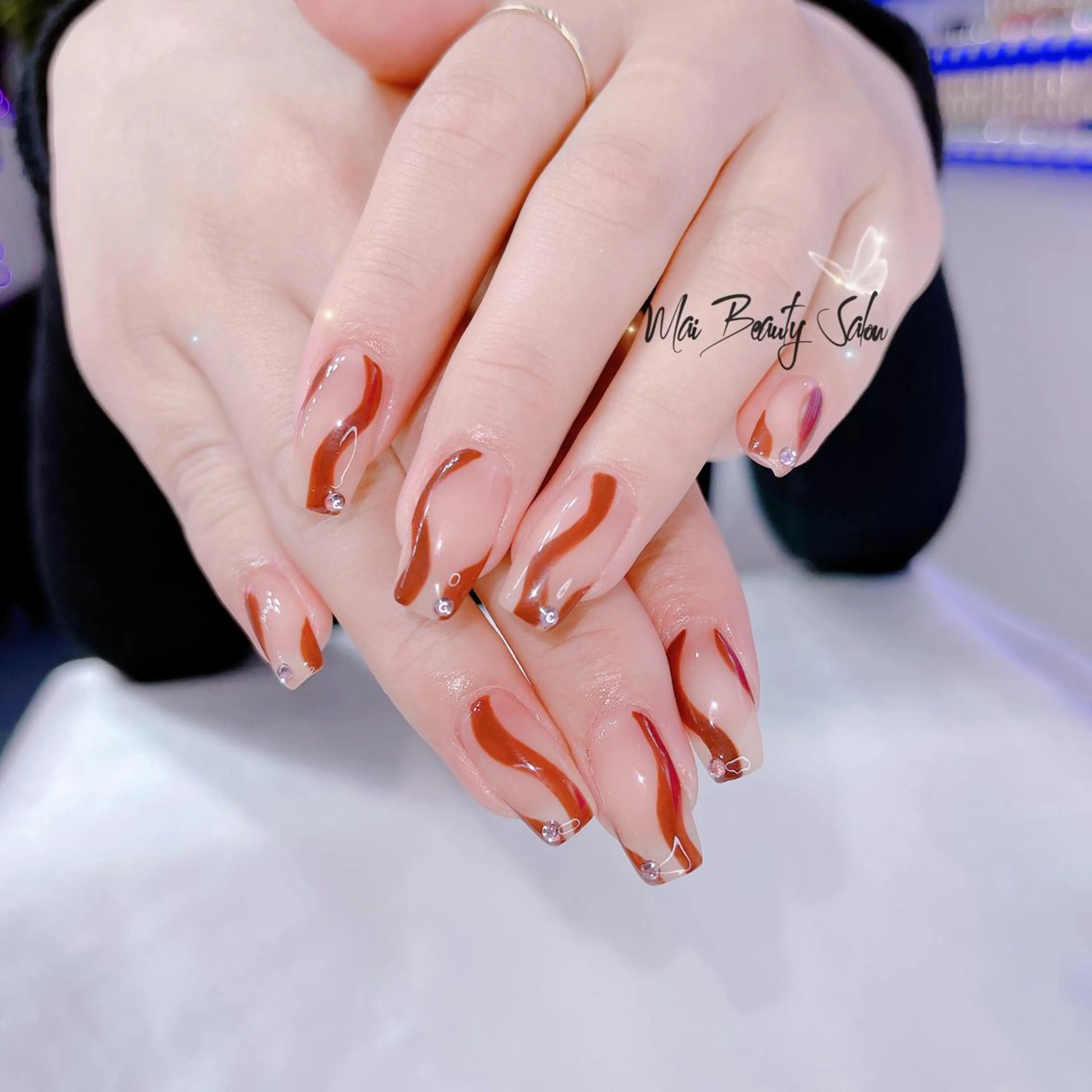 ネイル オーロラネイル 長さ出し フラッシュネイル フレンチネイル ジェルネイル MaiBeauty DanHiのネイルデザイン