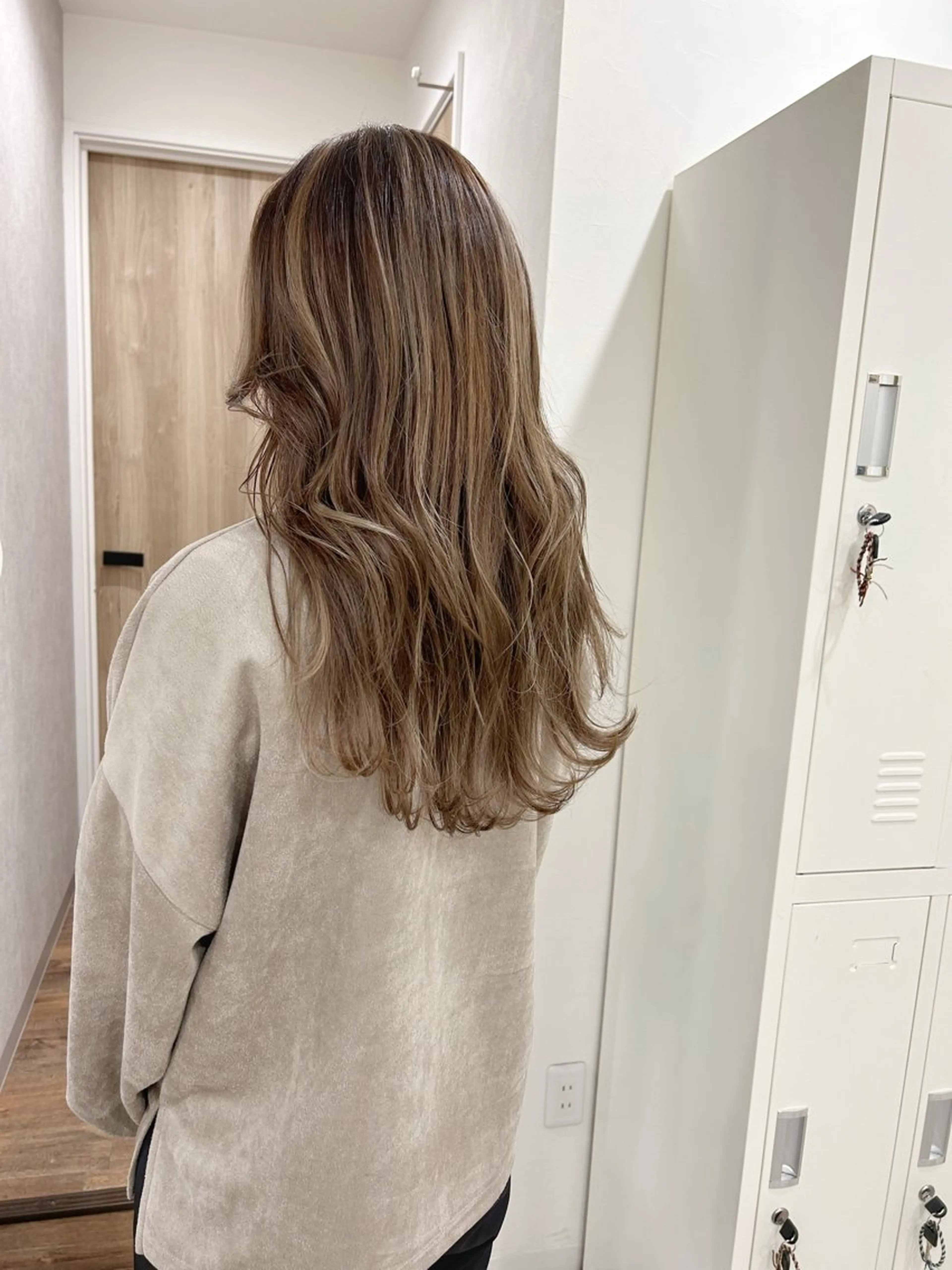 ロング カラー ブリーチ ケアブリーチ ダブルカラー グレージュ ハイライトカラー ボブ/ハイトーン 立川loose 下田のヘアスタイル