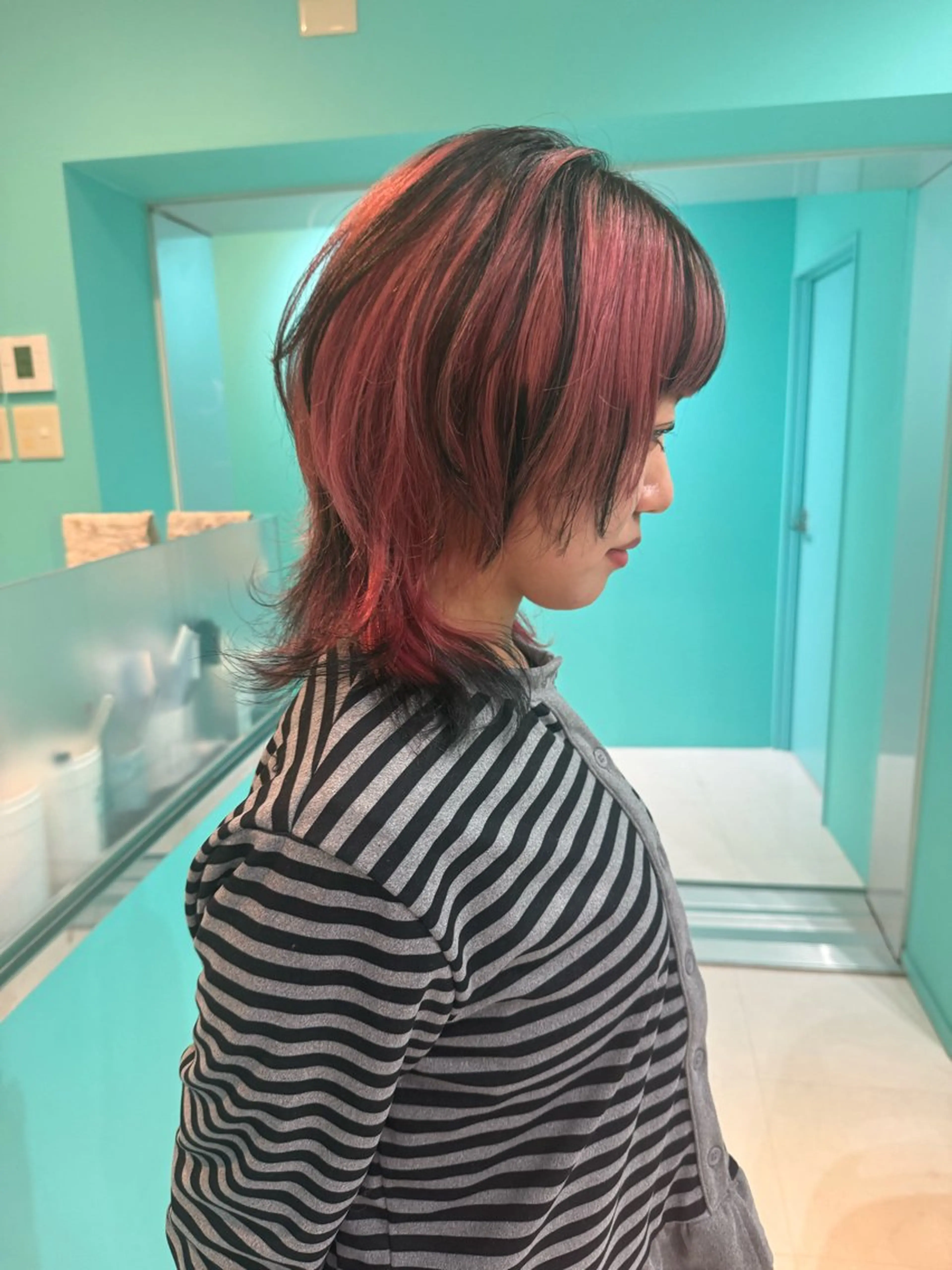 ミディアム ウルフカット ヘアカラー Misaki/ レイヤー/ウルフのヘアスタイル