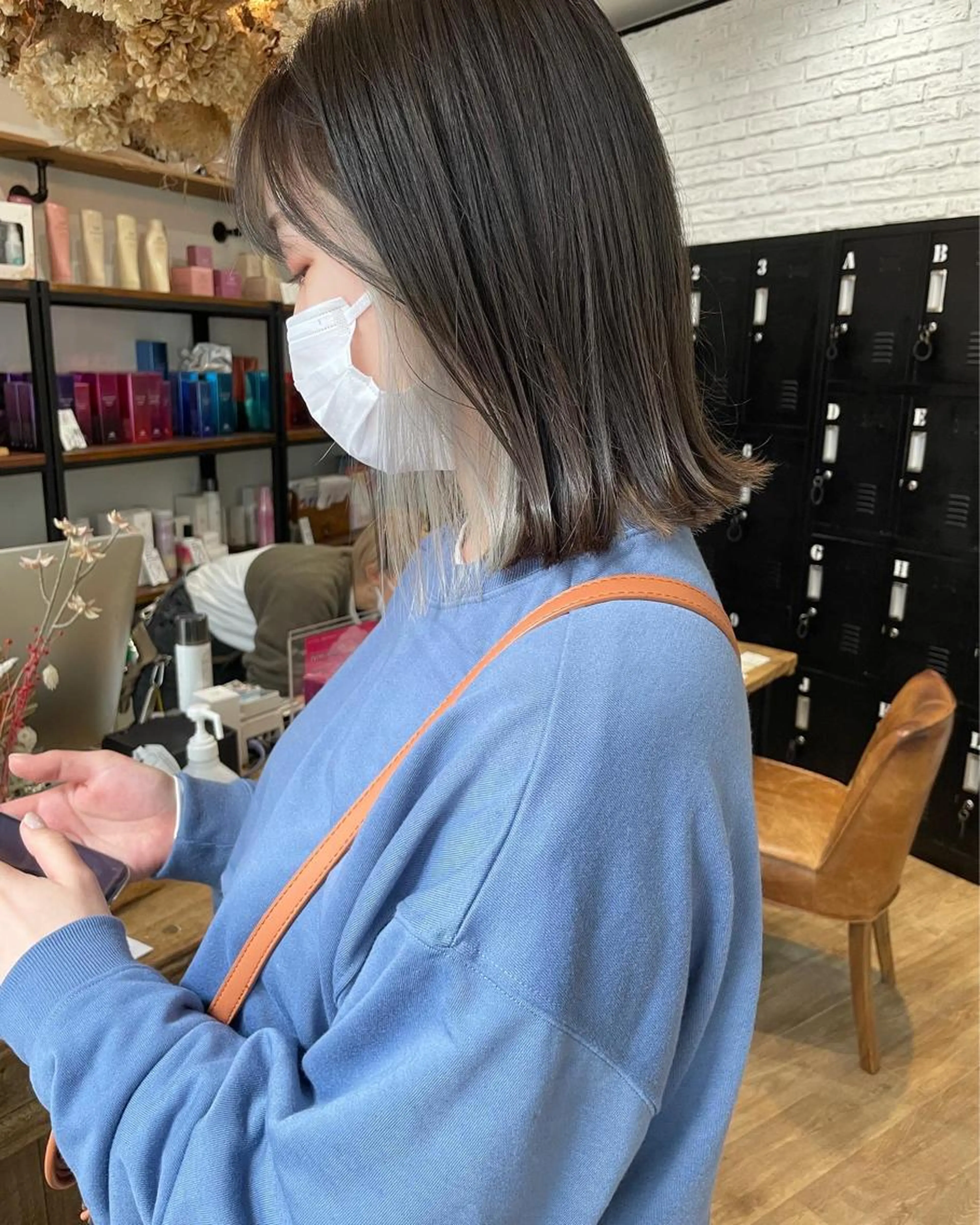 【流行りのインナーカラー💜】耳上のイヤリングカラーのブリーチと全体のカラー込み👌💕の写真