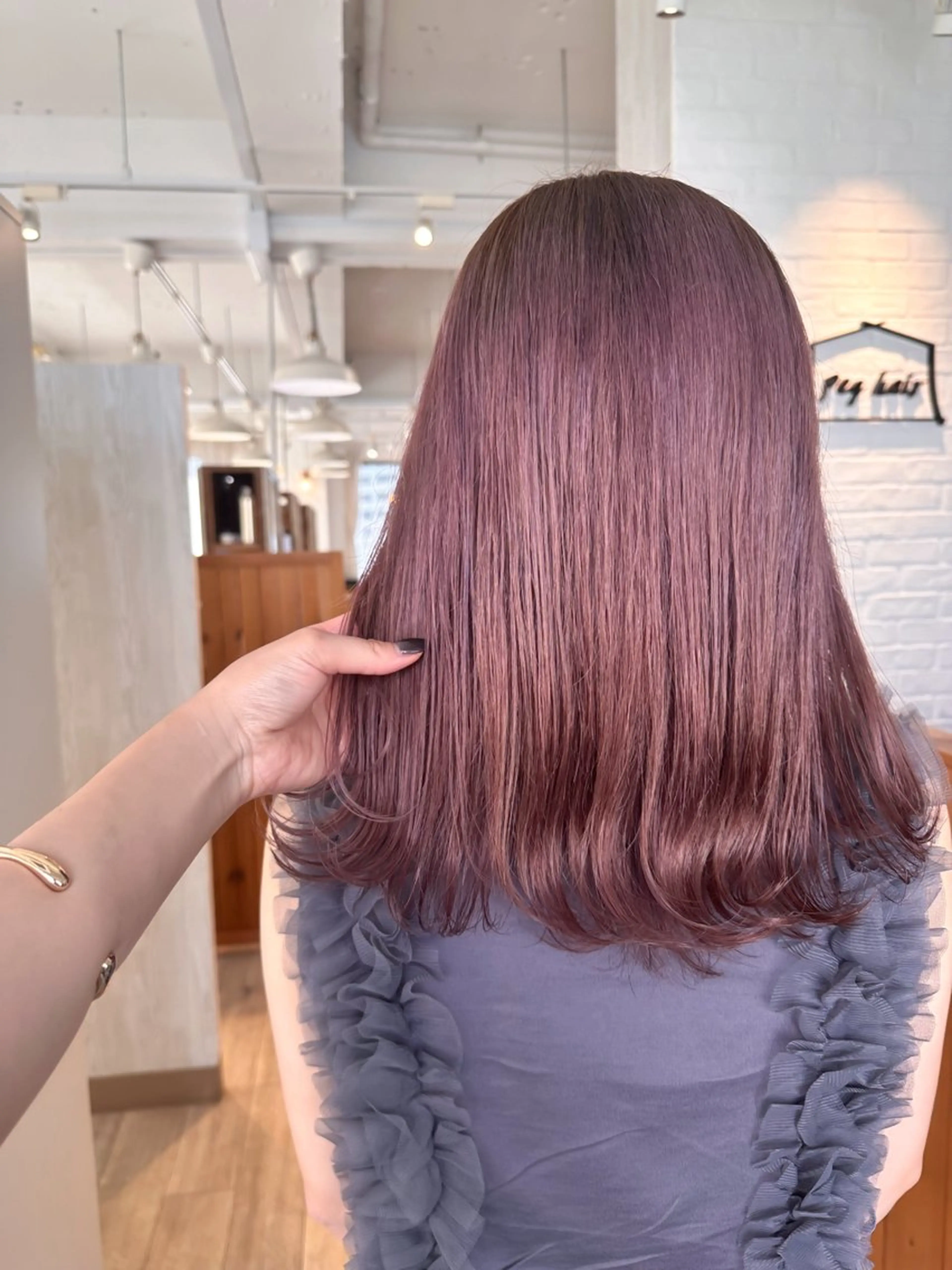 ミディアム カラー カット ヘアカラー peg.hair所属・ブリーチカラー🫧 森　凪沙のヘアスタイル