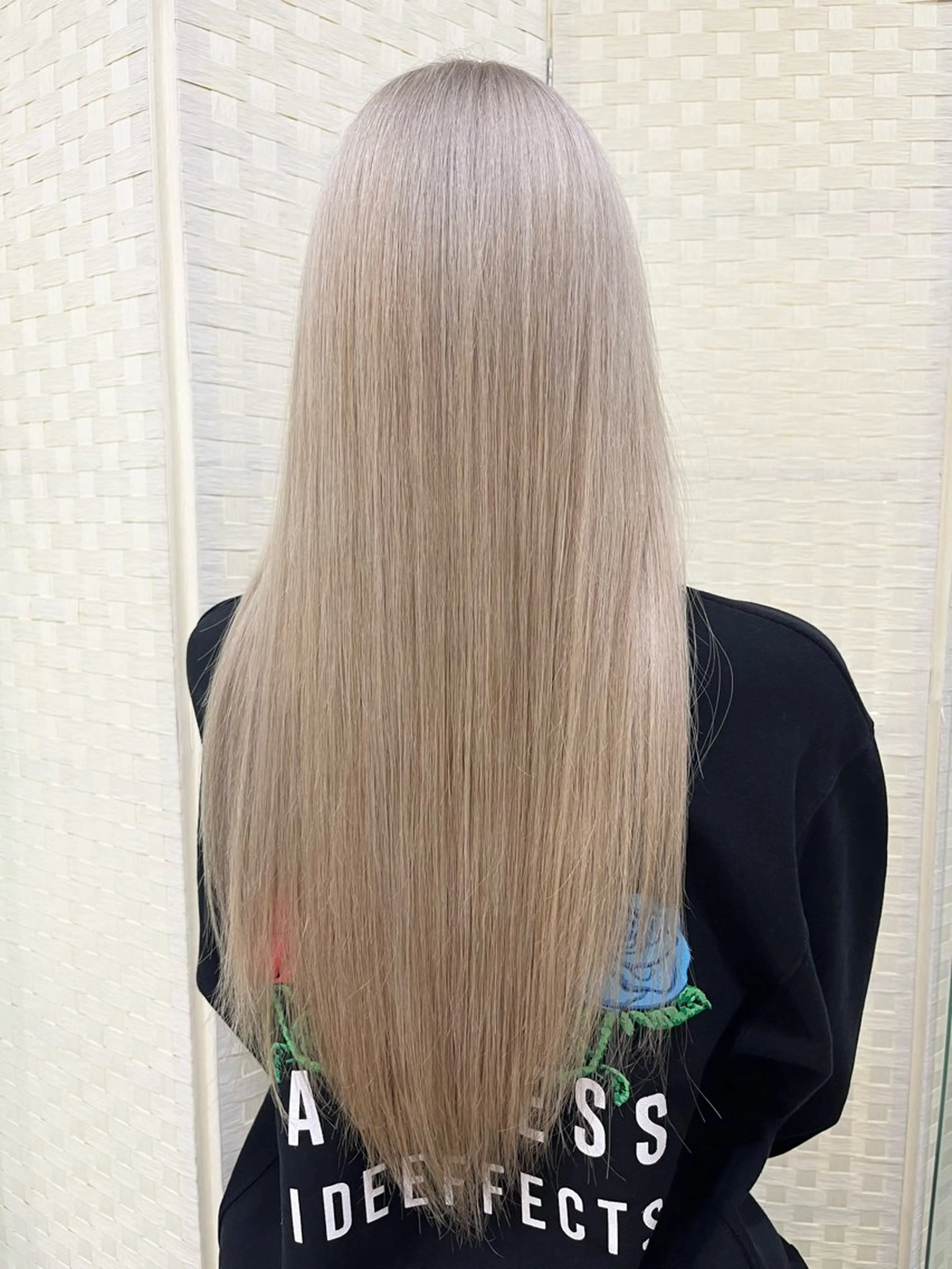 30歳以下限定︎🌟ホワイトカラー︎︎🌟(ブリーチ回数無制限)︎+オンカラー︎+毛先メンテナンスカット︎🌟の写真