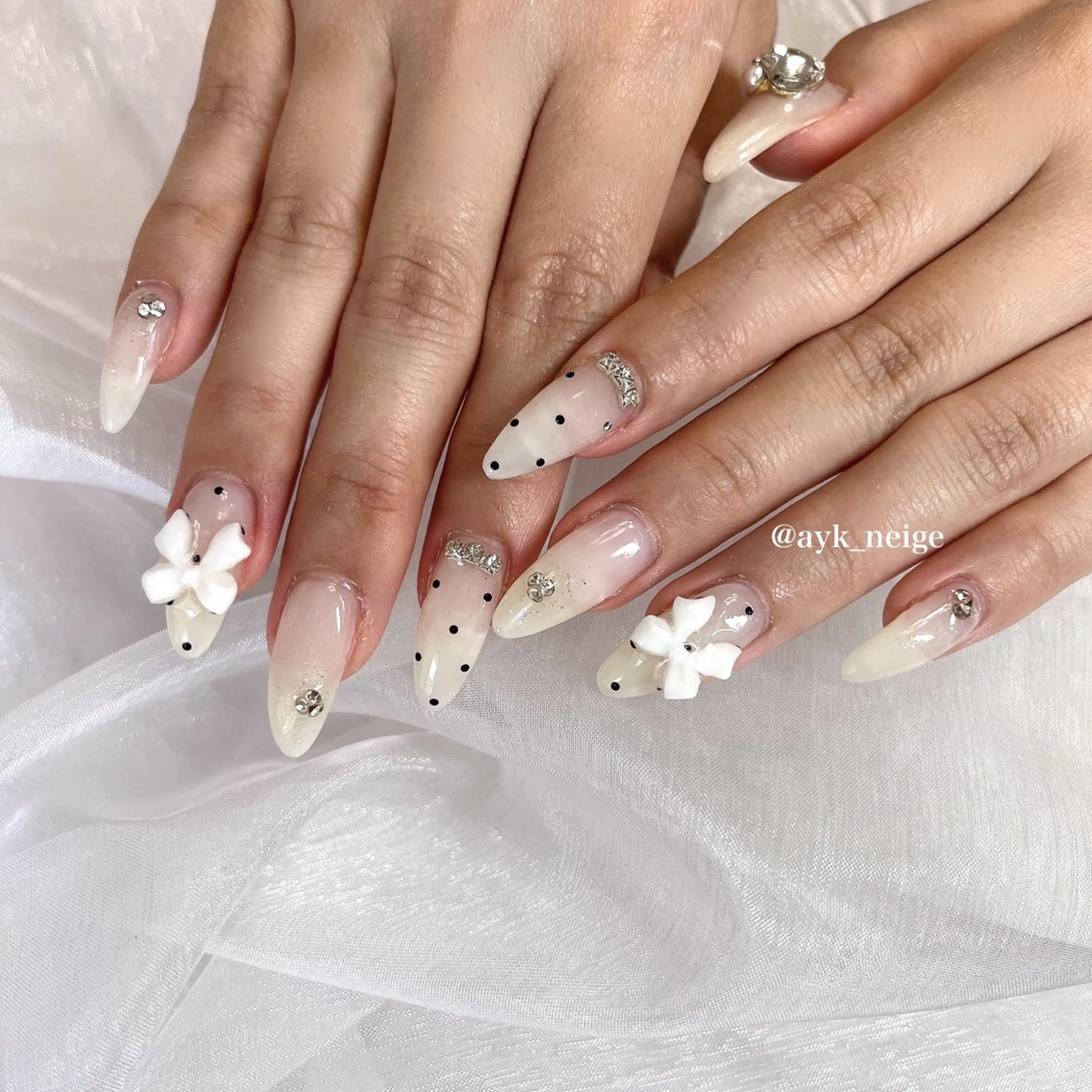 ネイル フットネイル キラキラネイル 韓国ネイル リボン n'eige nail所属・大谷 綾香のネイルデザイン