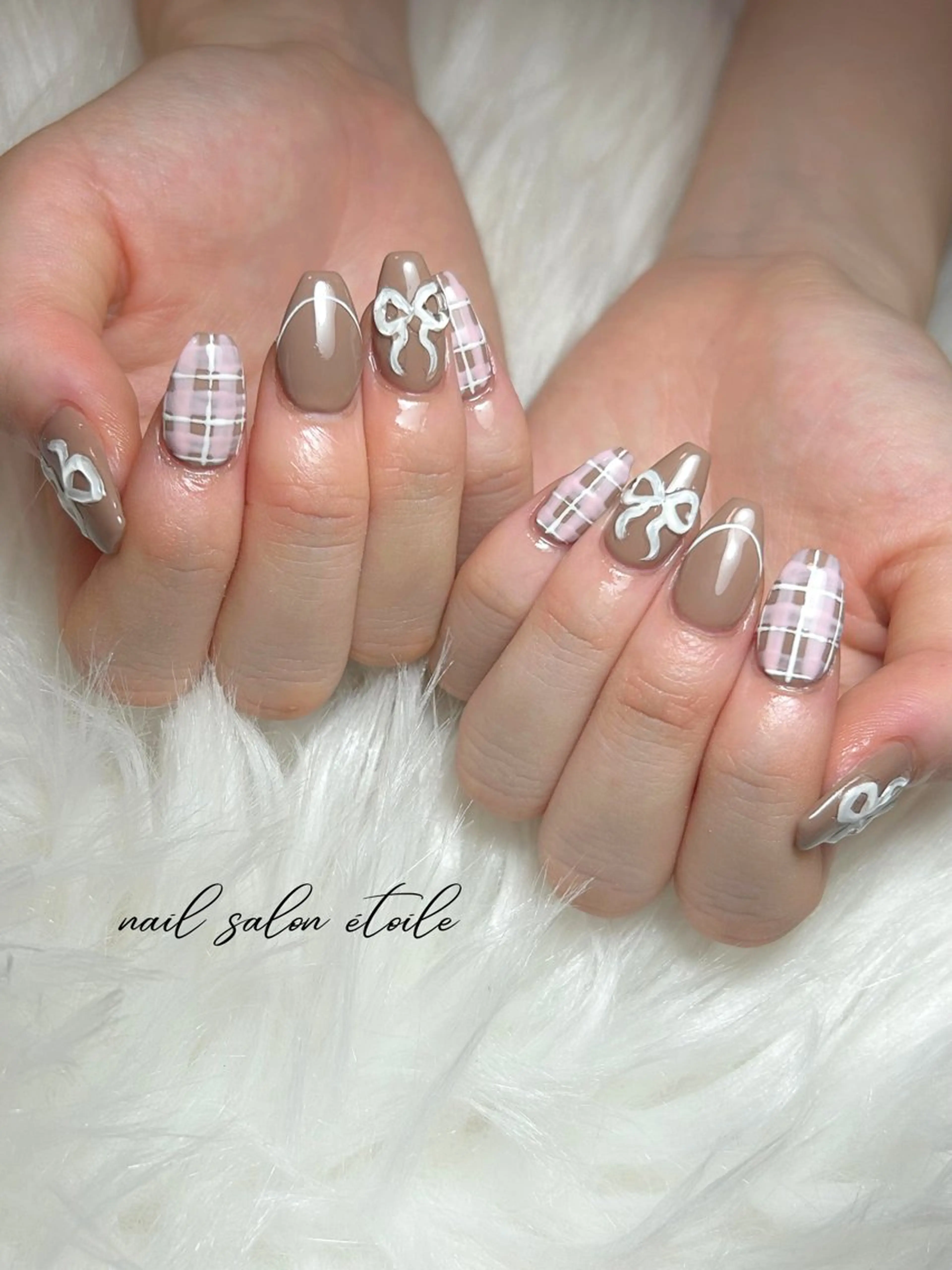 ネイル ブラウン ピンク ぷっくりネイル リボン ハンドネイル nail salon étoileのネイルデザイン