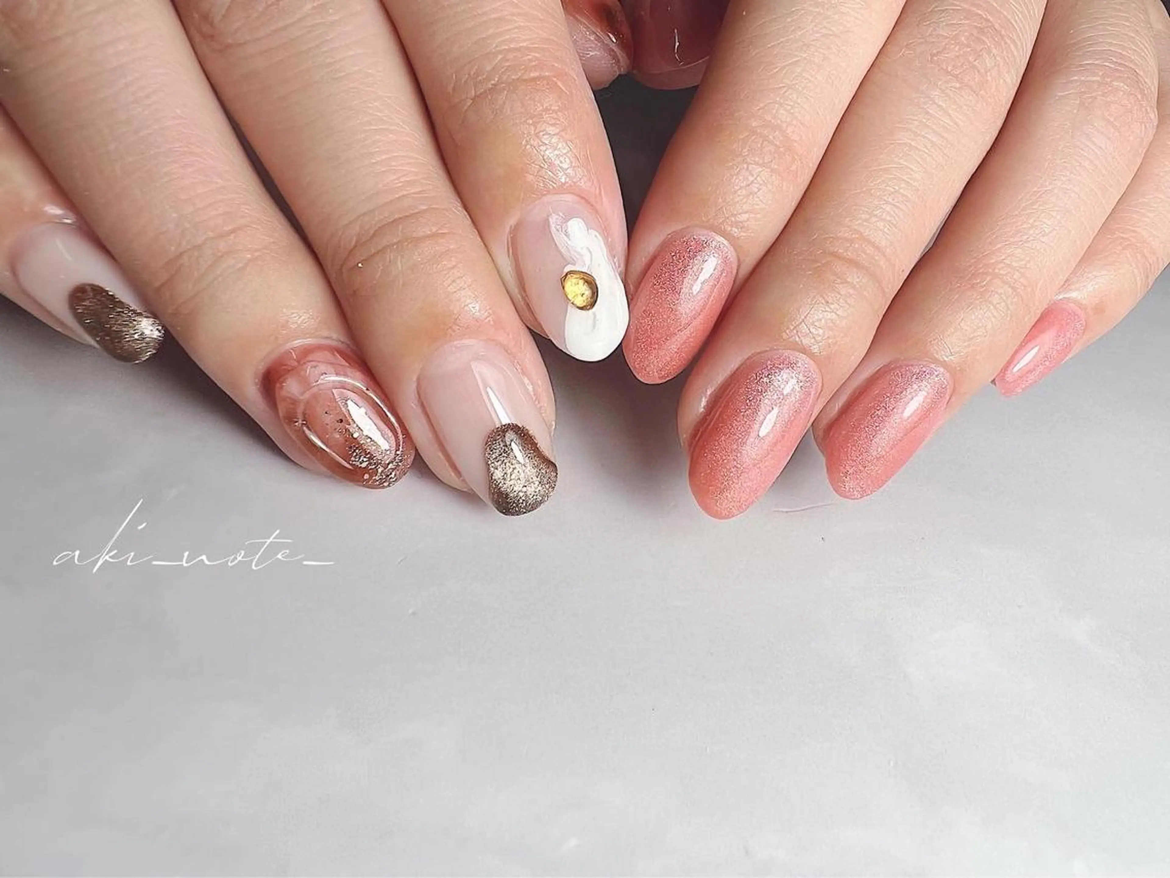 ネイル ジェルネイル 氷ネイル・うるうるネイル 韓国ネイル ニュアンスネイル シンプルネイル ハンドネイル フットネイル GRANDE大須 栄/店長 aki🌙のネイルデザイン