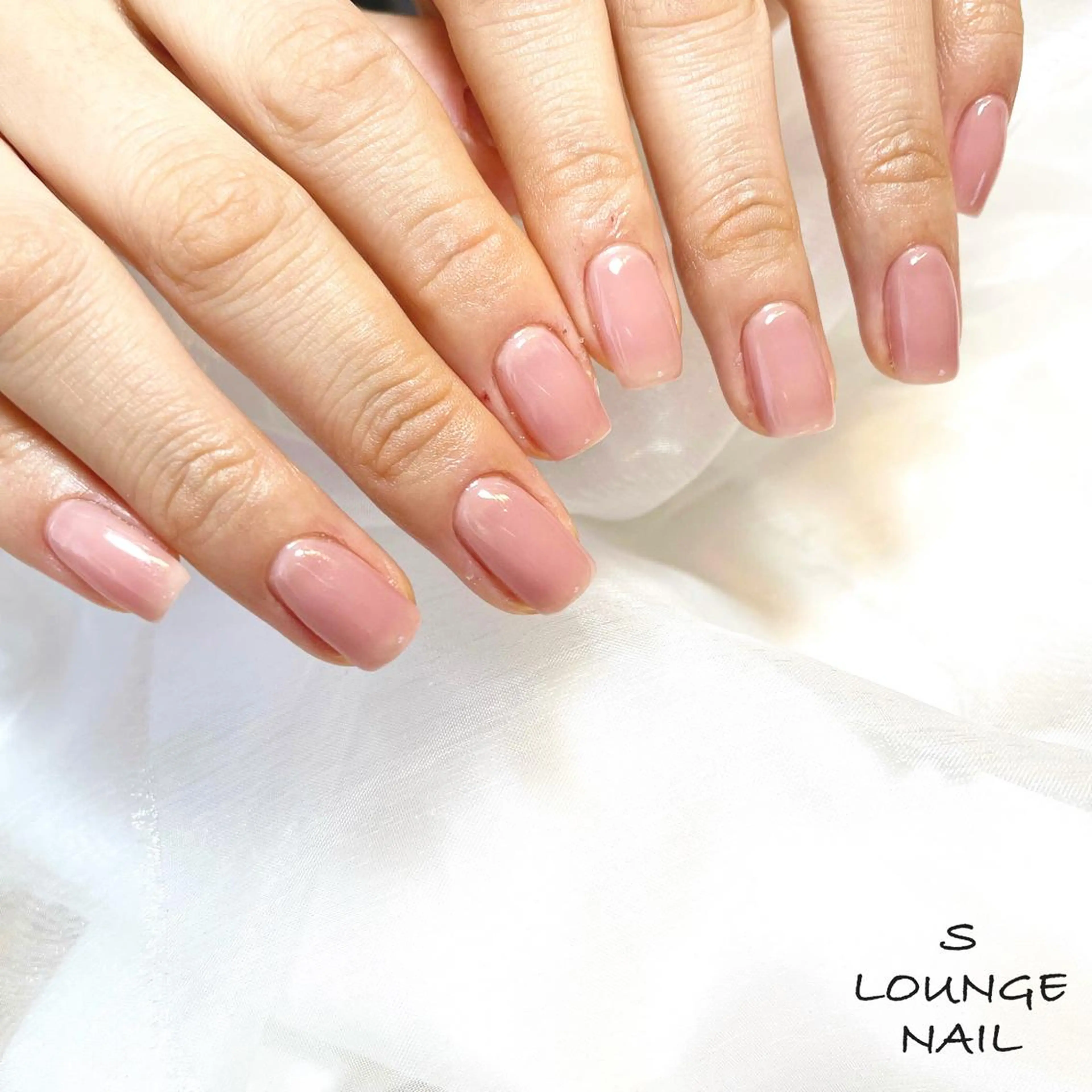 ネイル ピンク ハンドネイル フットネイル S LOUNGE NAIL所属・パーツたくさん🍓 SUMIのネイルデザイン