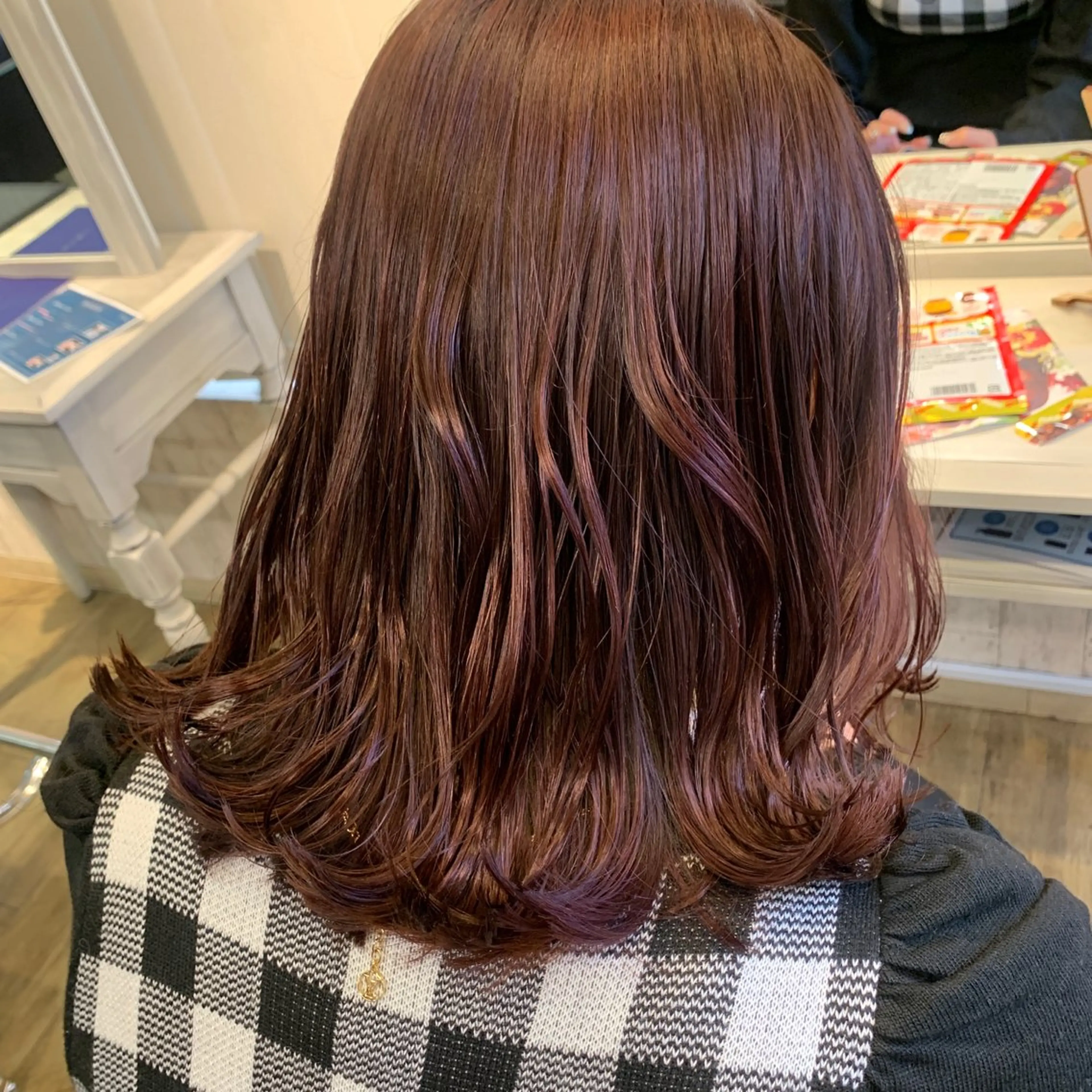 ミディアム カラー ブリーチ ブリーチなしカラー ピンクカラー トリートメント カット ヘアカラー トリートメント regalo Acari🍎のヘアスタイル