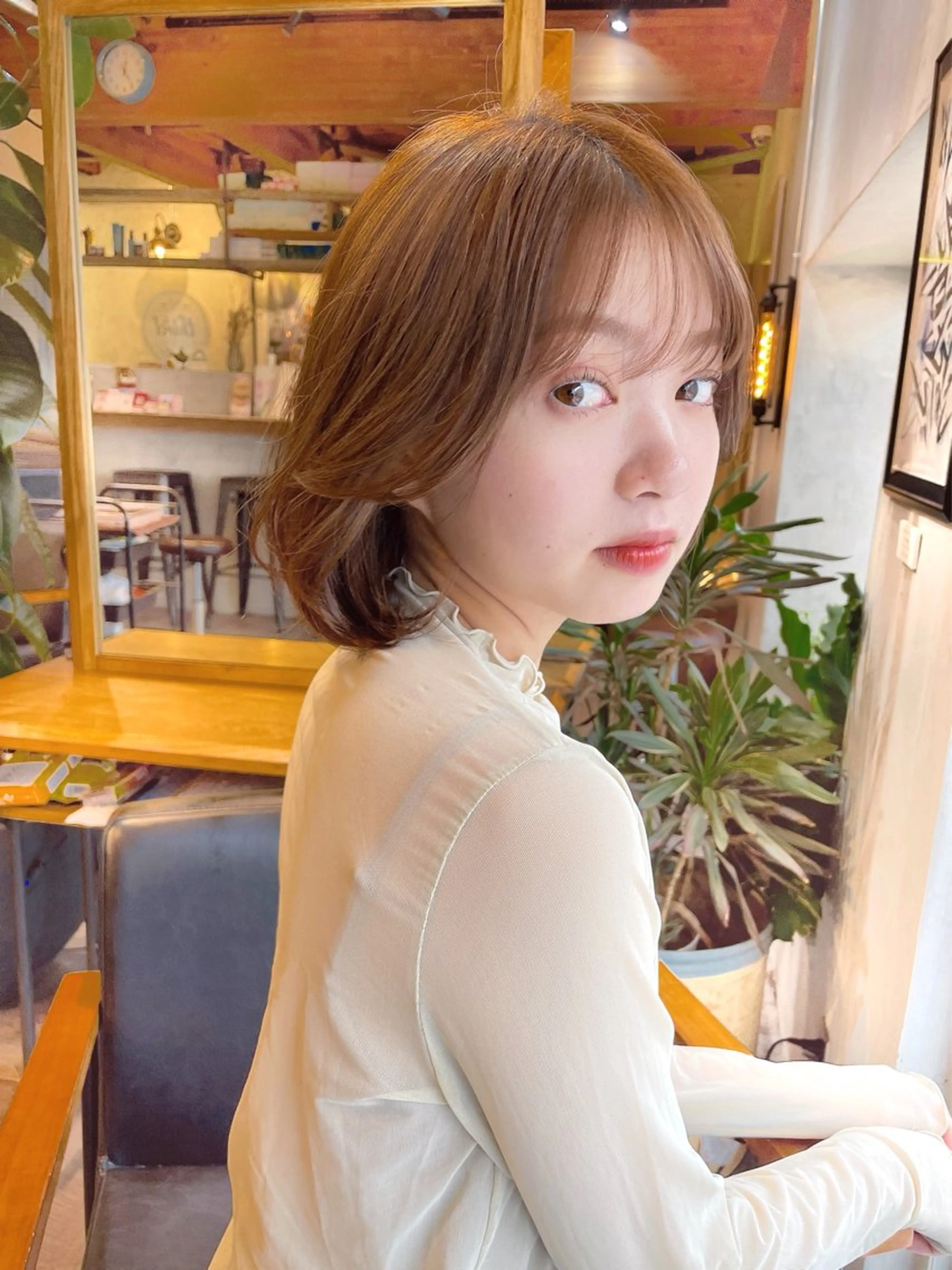 ミディアム カラー 切りっぱなしボブ ボブレイヤー ボブ くびれヘア 顔まわりレイヤー カット ヘアカラー 結べるレイヤーボブ くびれLady表参道のヘアスタイル