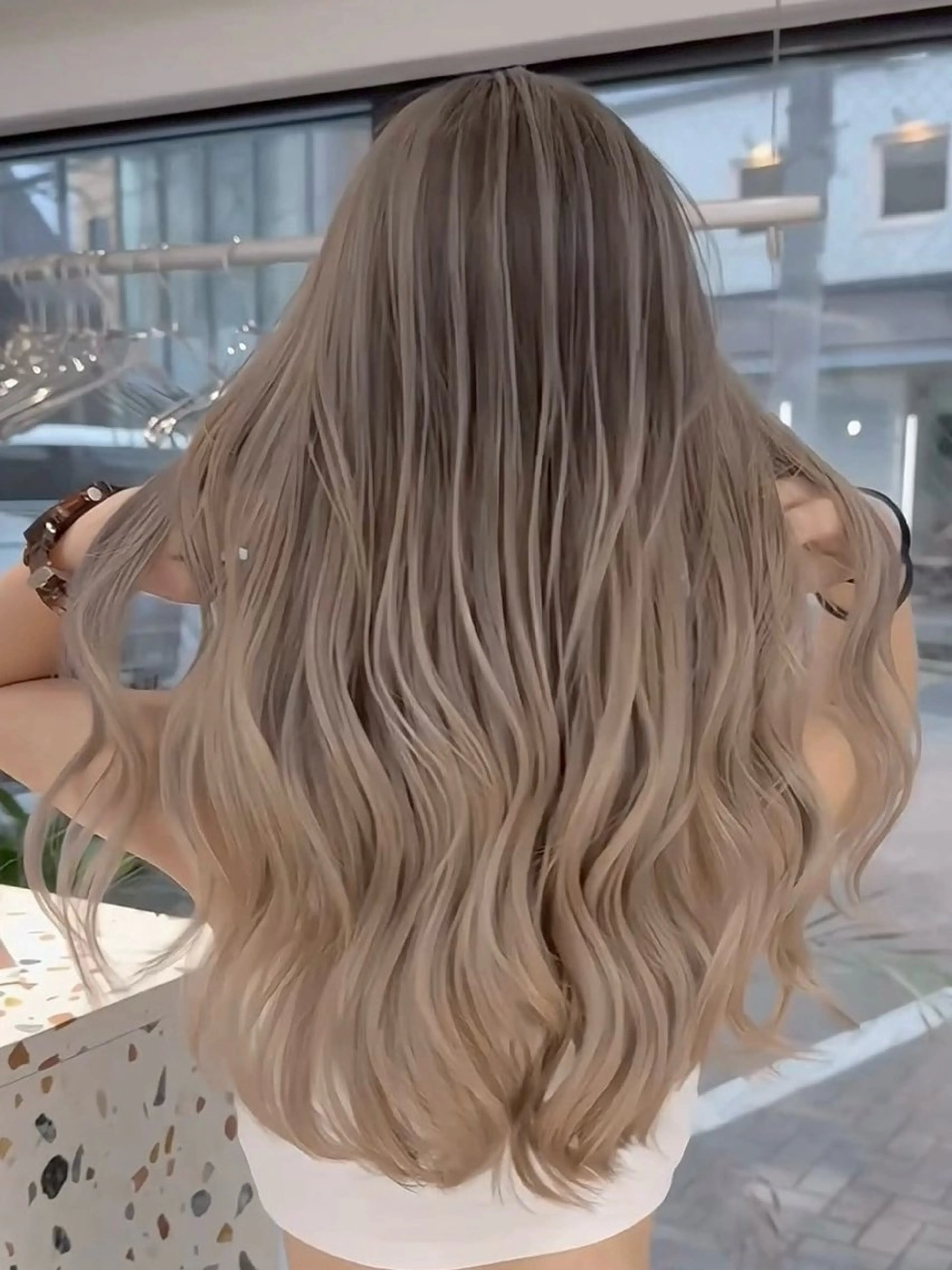 ロング カラー バレイヤージュ ベージュカラー ブリーチ ハイライトカラー ハイトーンカラー ヘアカラー トリートメント 表参道/ハイライト バレイヤージュのヘアスタイル