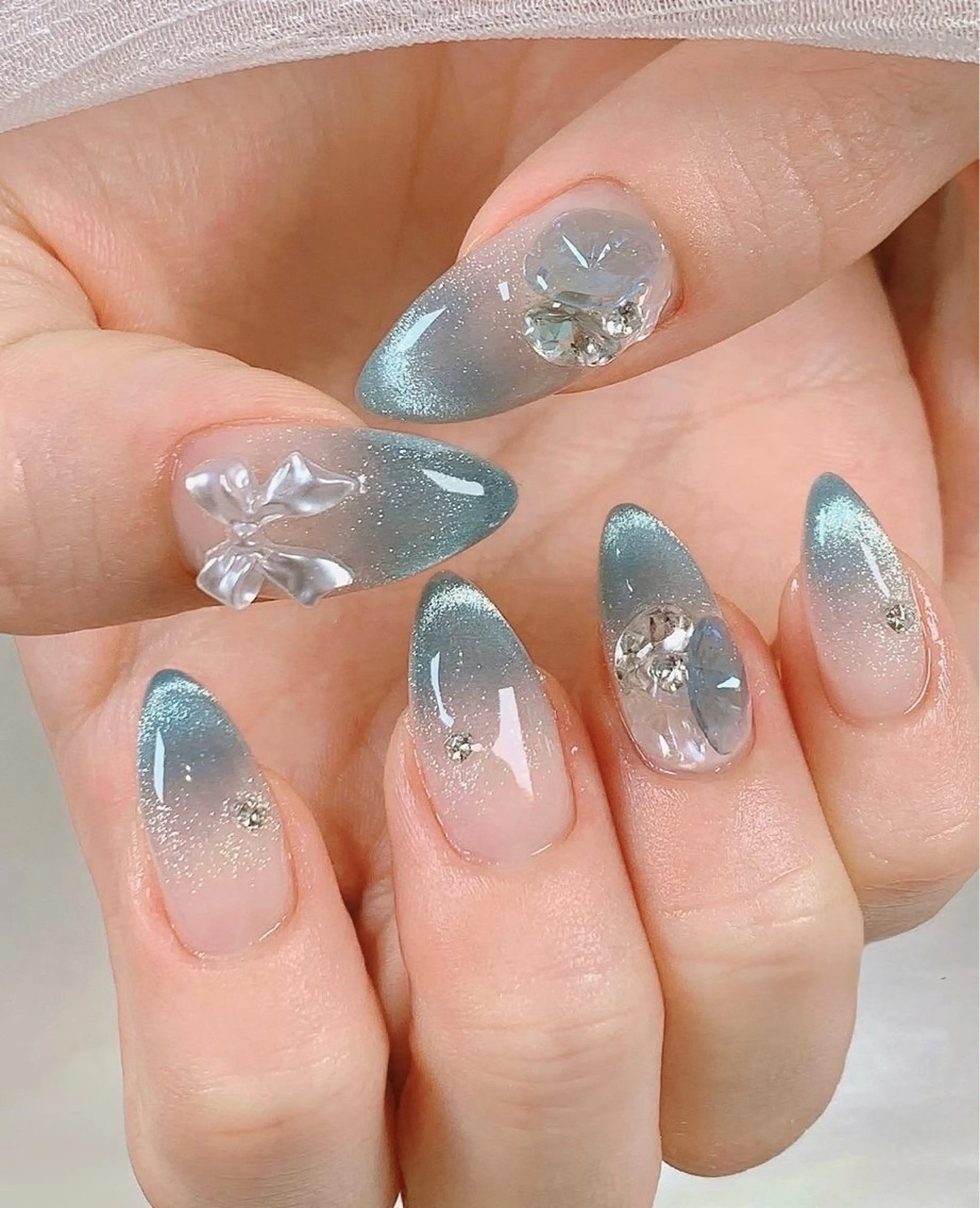 ネイル ブルー 韓国ネイル ラメ(グリッター) リボン ハンドネイル ハンドケア NailSalon✨ Écrinエクランのネイルデザイン