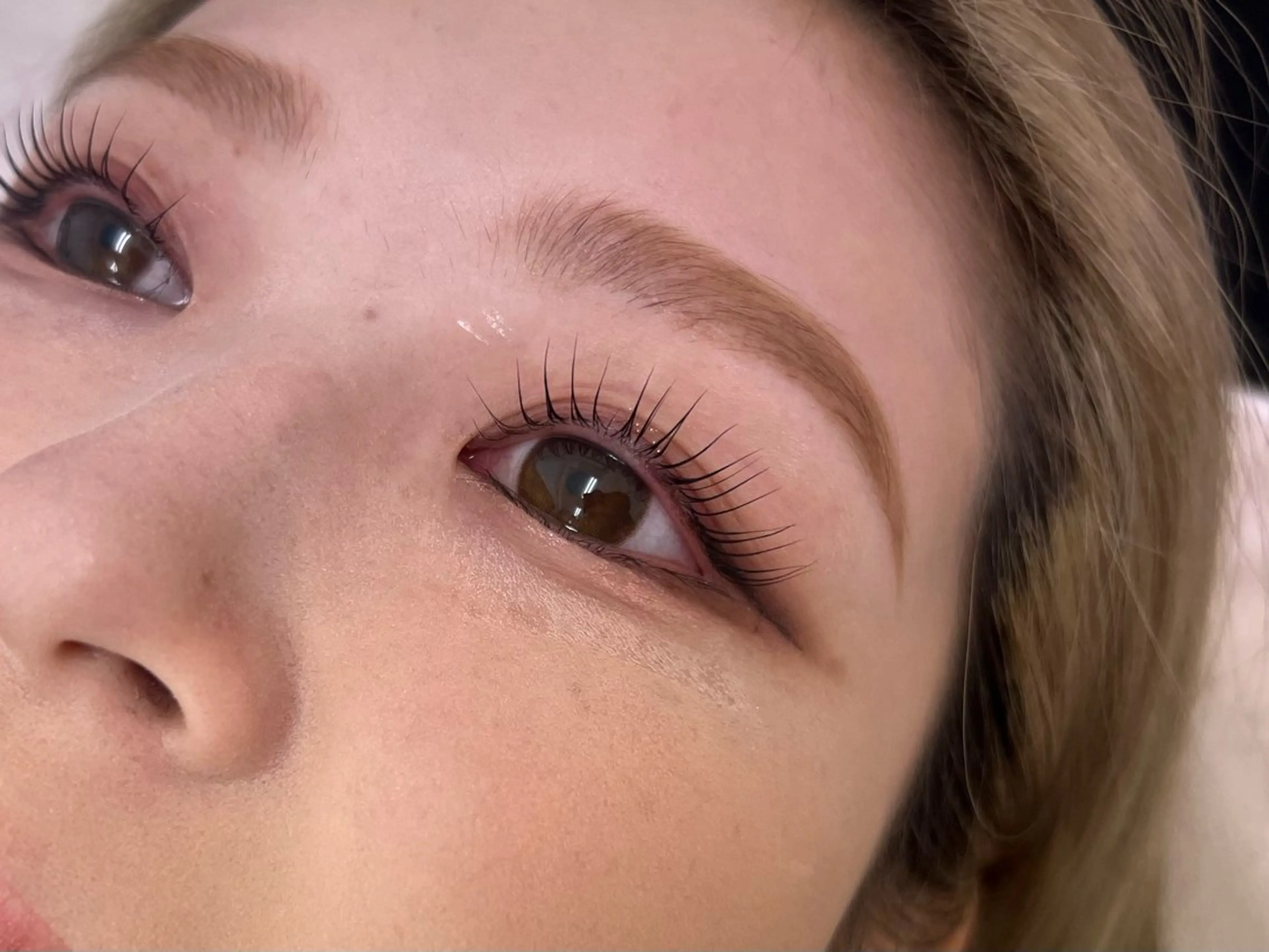 マツエク・マツパ 束感まつ毛 alice tokyo手塚の眉毛・アイブロウイメージ