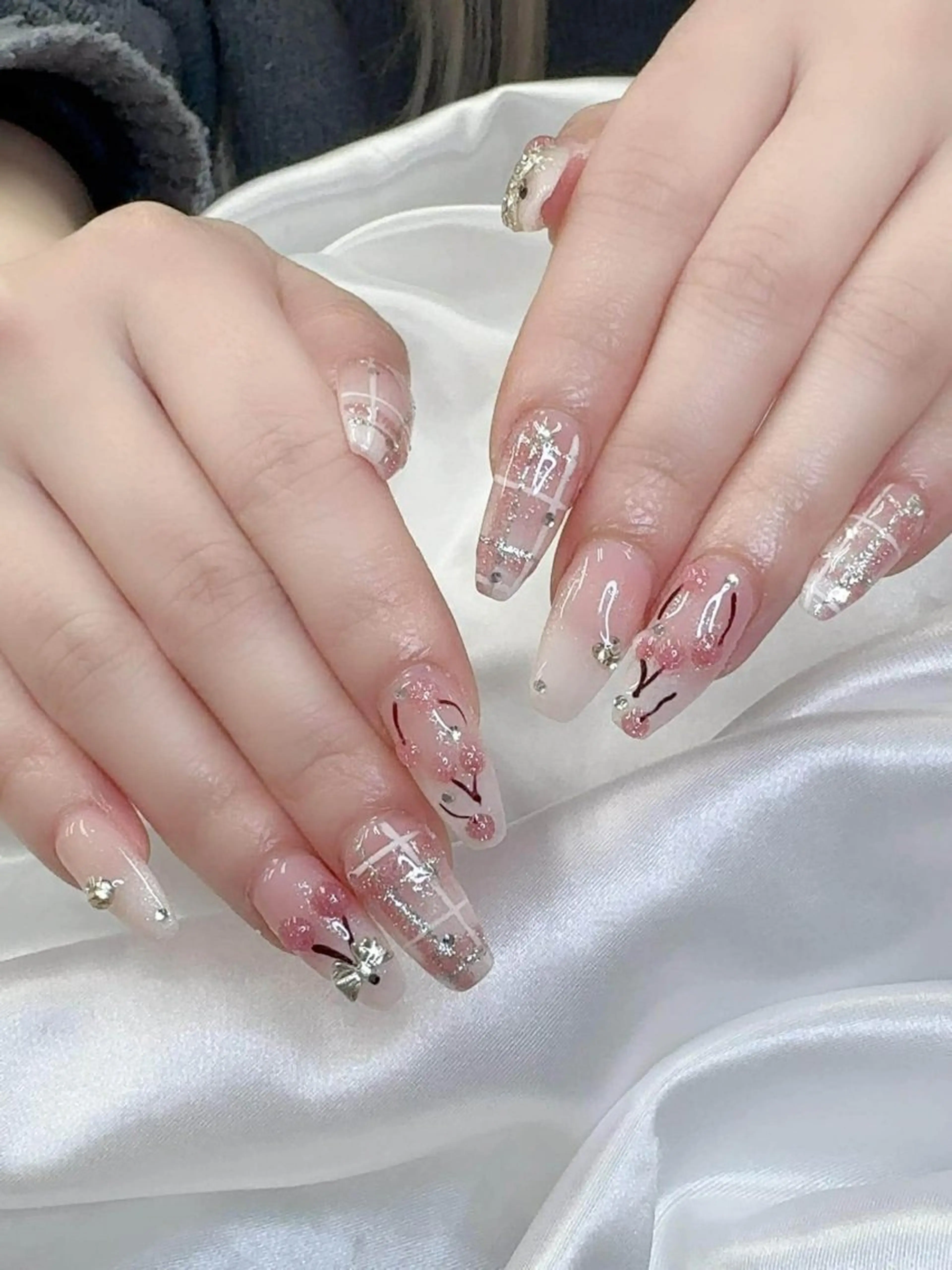 ネイル 桜ネイル フレンチネイル グラデーション 韓国ネイル マグネットネイル ハンドネイル Squeen Nailのネイルデザイン