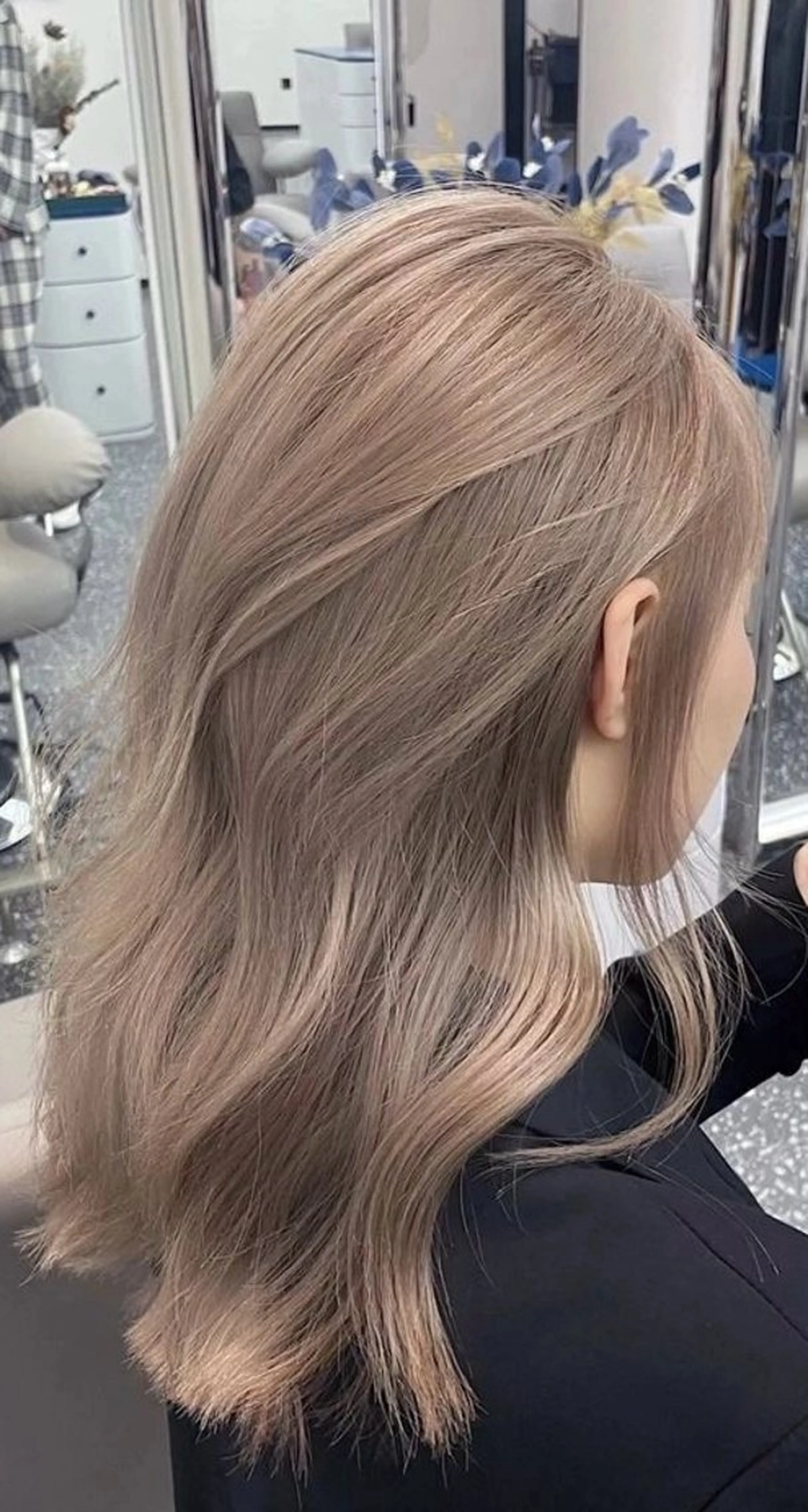 ロング カラー ベージュカラー ミルクティーベージュ ヘアカラー 表参道/ハイライト バレイヤージュのヘアスタイル