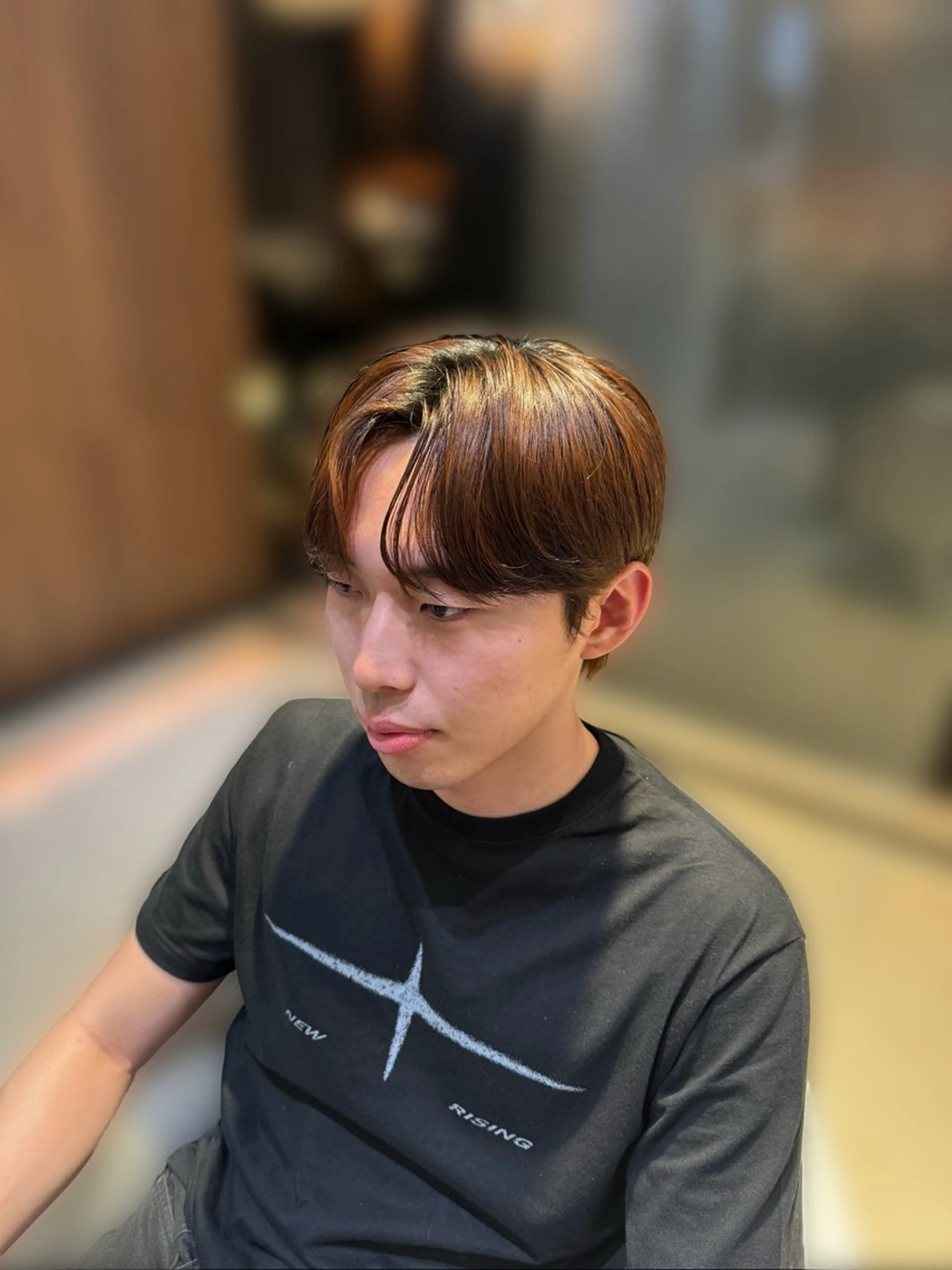 ショート カラー パーマ メンズ センターパート コンマヘア ダウンパーマ カルマパーマ メンズ韓国風 YUKI🇰🇷 カルマ／ダウンパーマのヘアスタイル