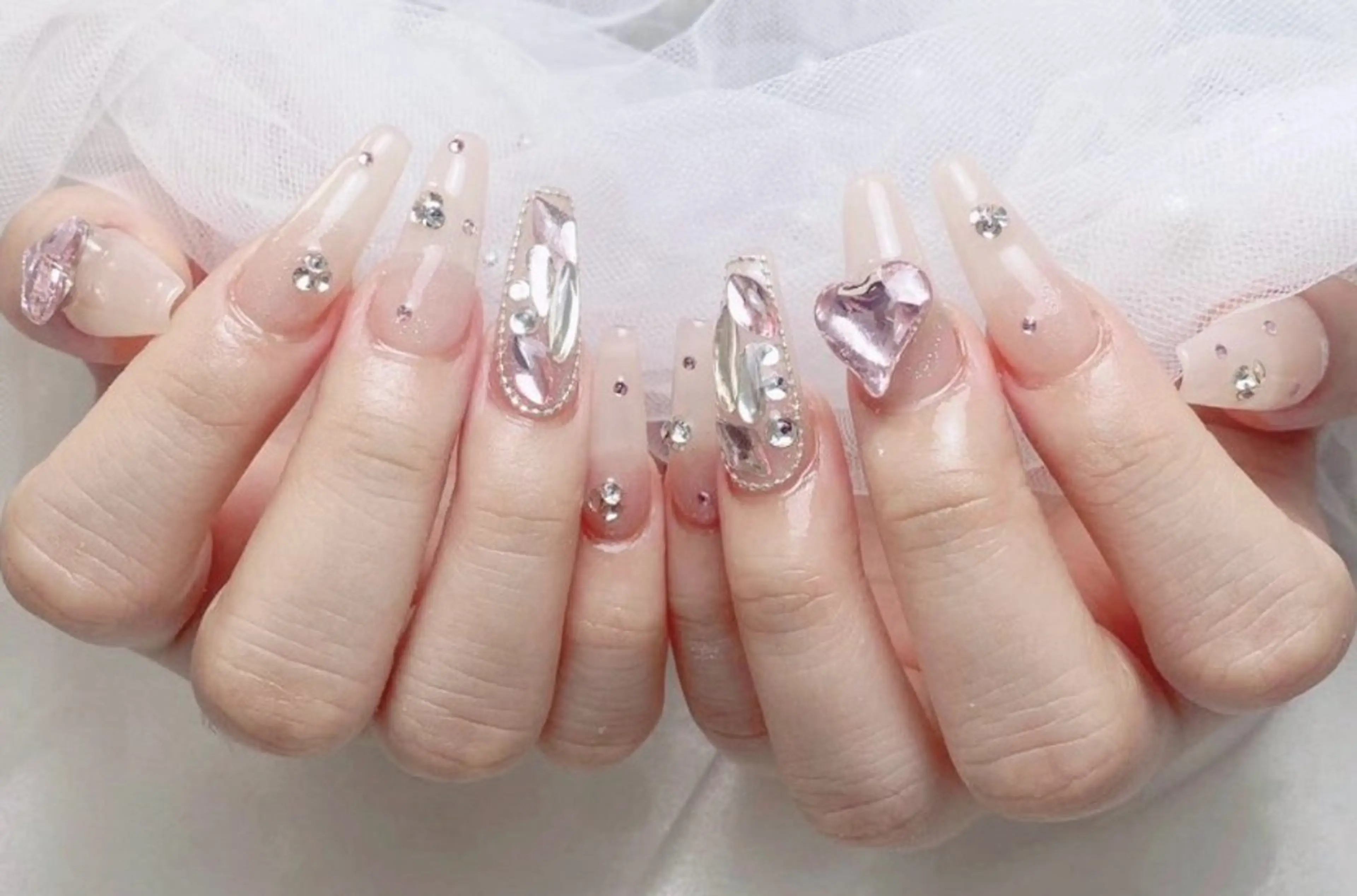 ネイル 長さ出しMORNAIL所属・長出し専門 パーツのネイルデザイン