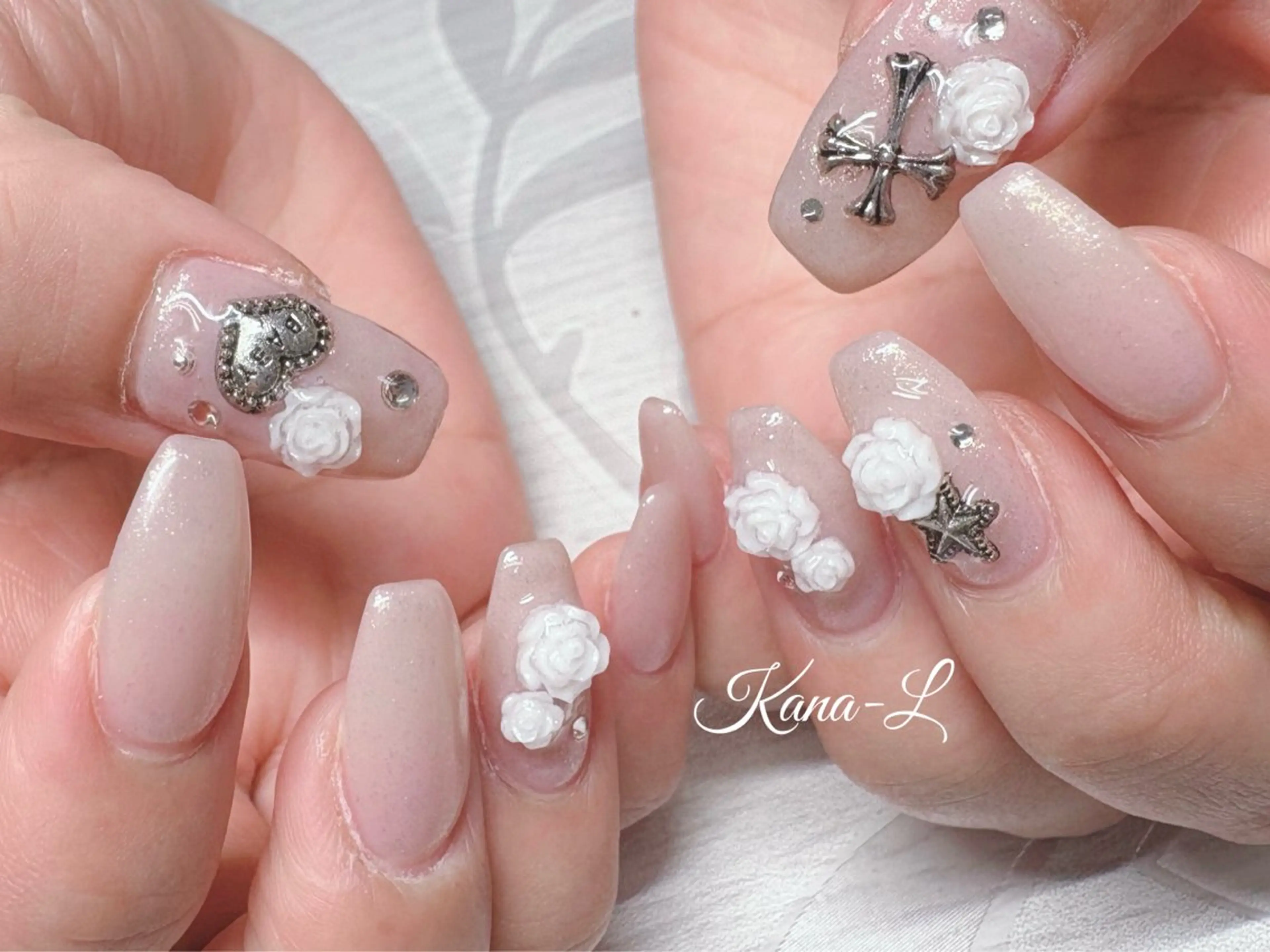 ネイル 芦辺 香奈のネイルデザイン