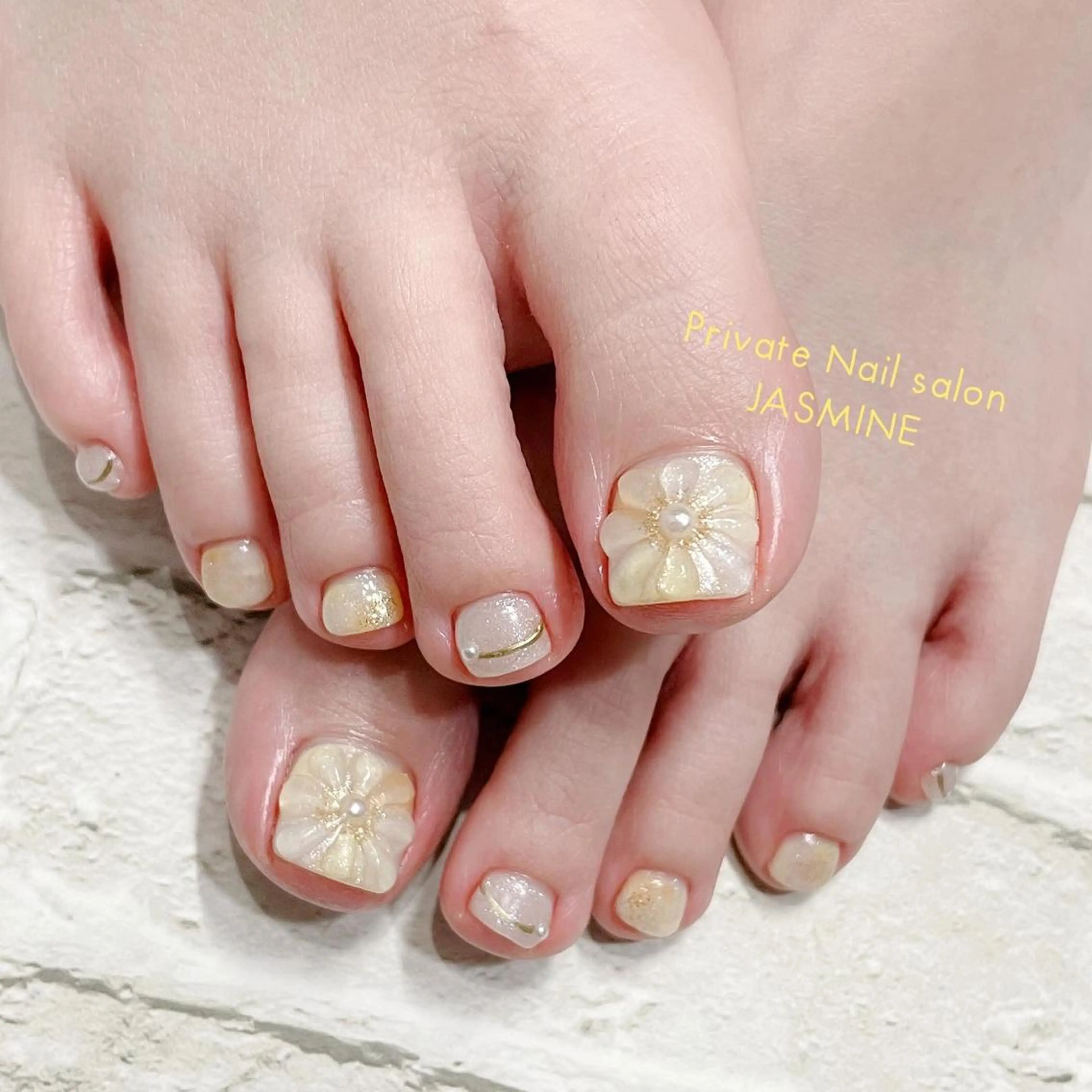 ネイル フラワーネイル フットネイル ぷっくりネイル 黄色 Nail salon JASMINEのネイルデザイン