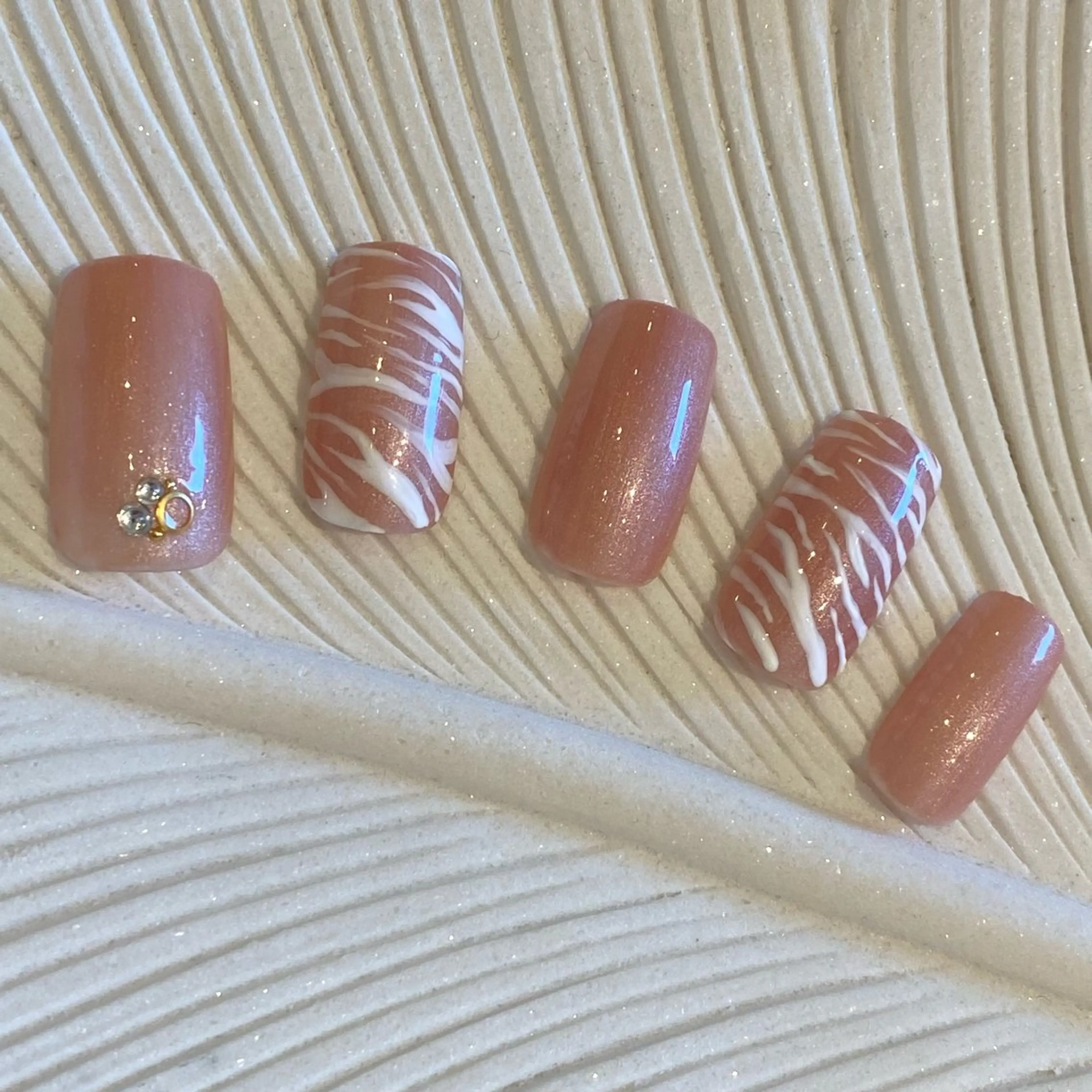 ネイル アニマル柄 AurorA Enaのネイルデザイン