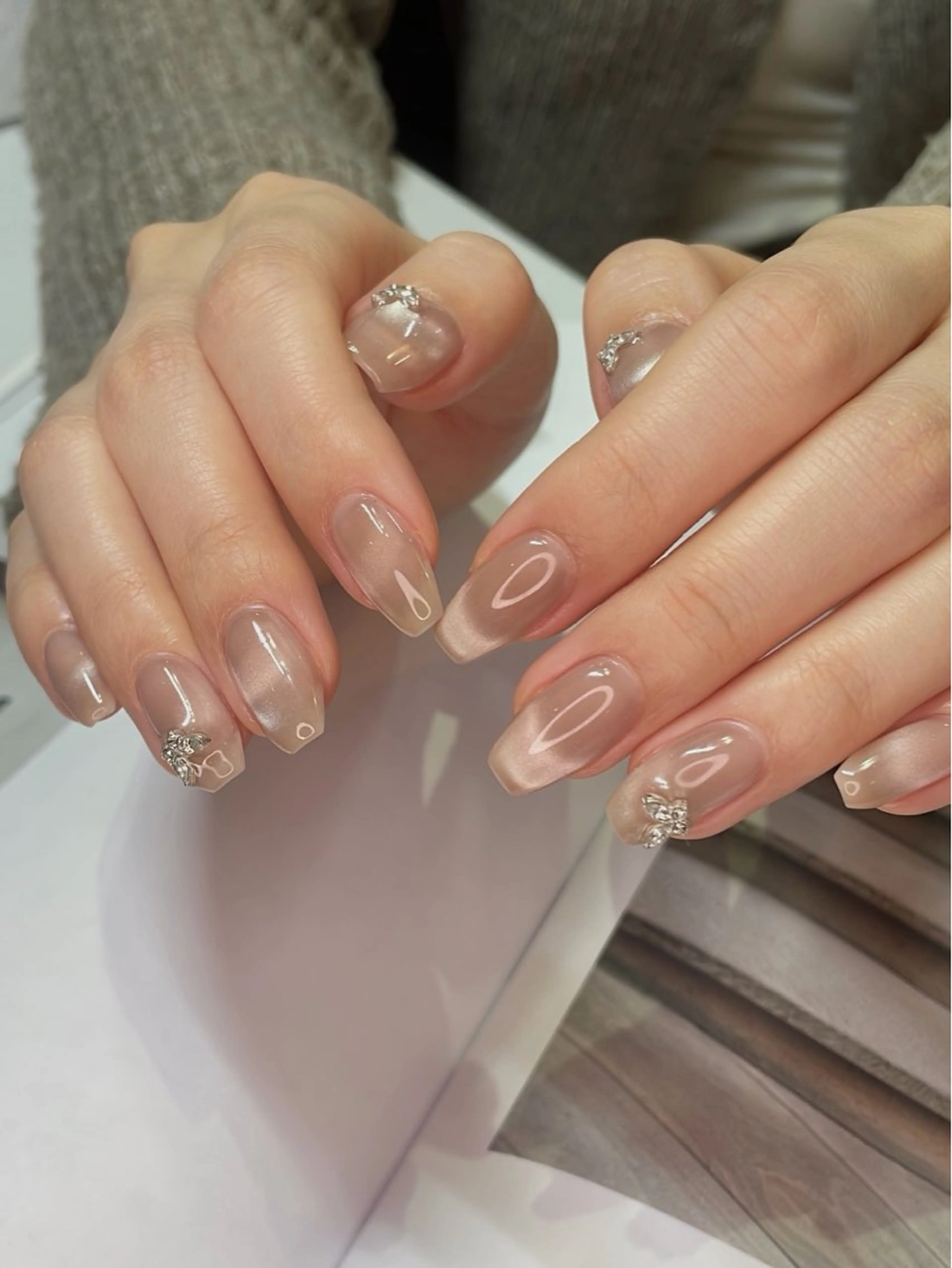 ネイル ハンドネイル anyora nail salon所属・大人ワンホン キラキラ／Ayanoのネイルデザイン