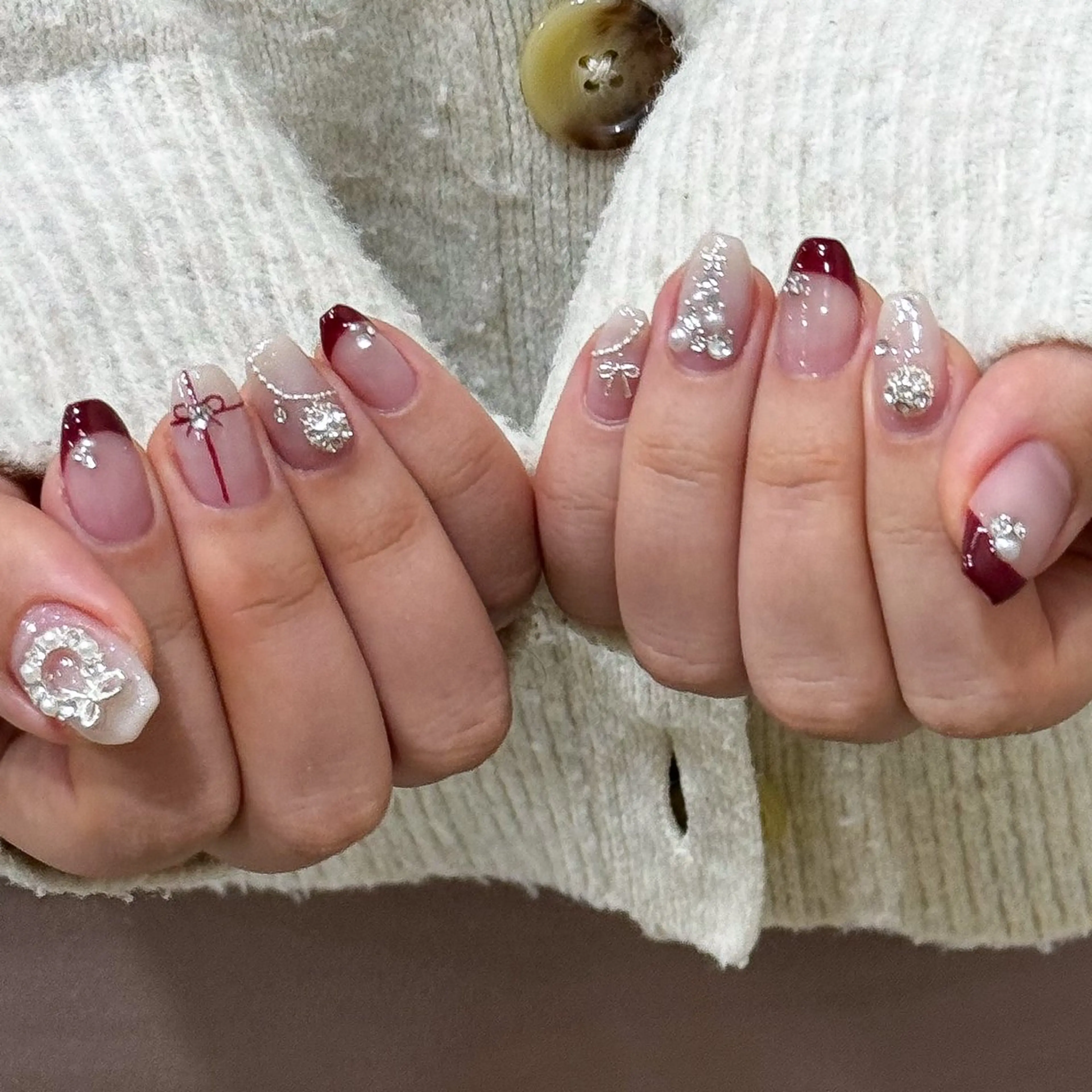 ネイル ボルドー フレンチネイル 赤色 冬ネイル クリスマス ハンドネイル 韓国ネイル/ワンホン ネイル🎀表参道3分のネイルデザイン