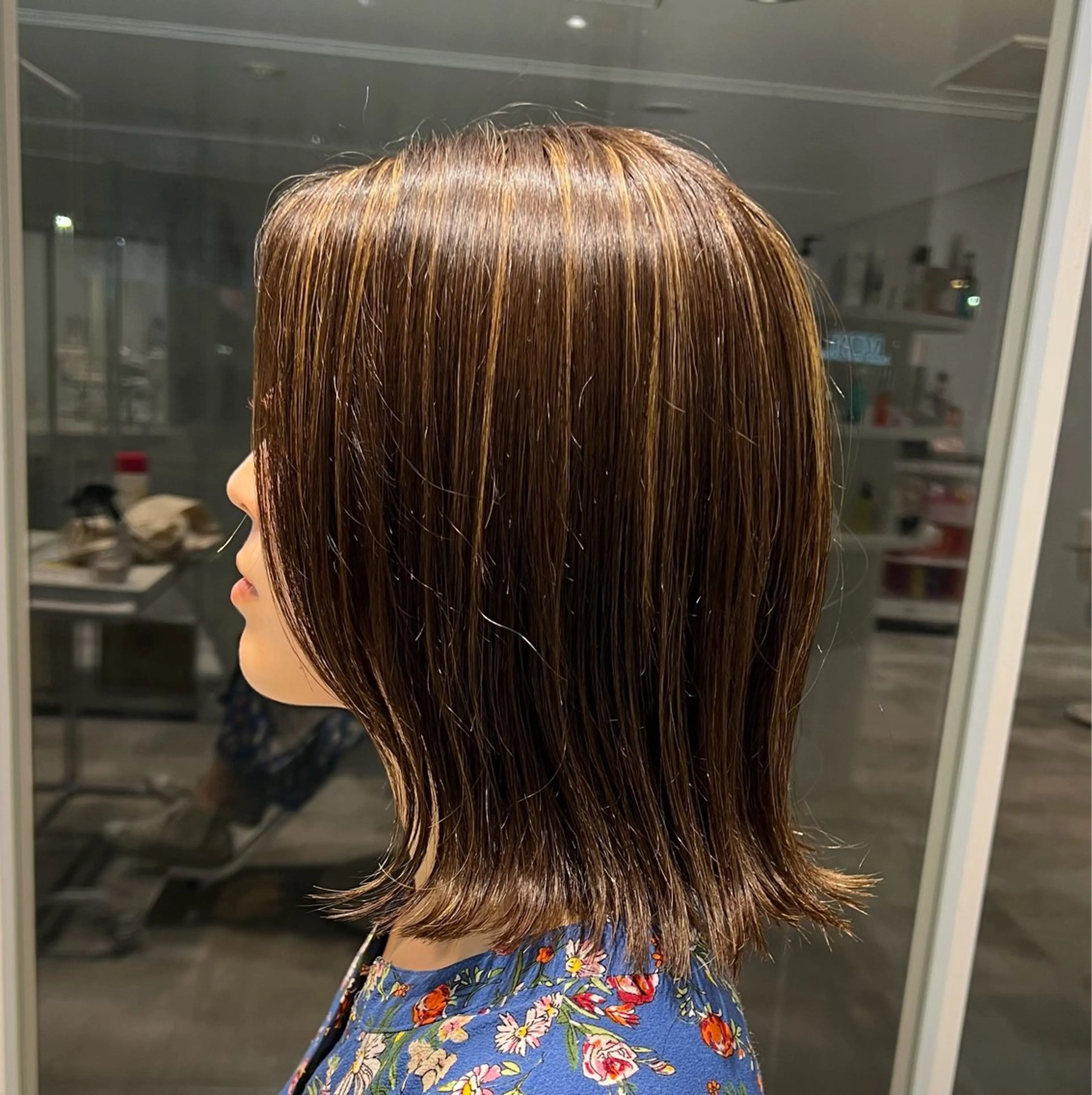 ミディアム カット ヘアカラー 透明感カラー✨️山内 七鐘のヘアスタイル