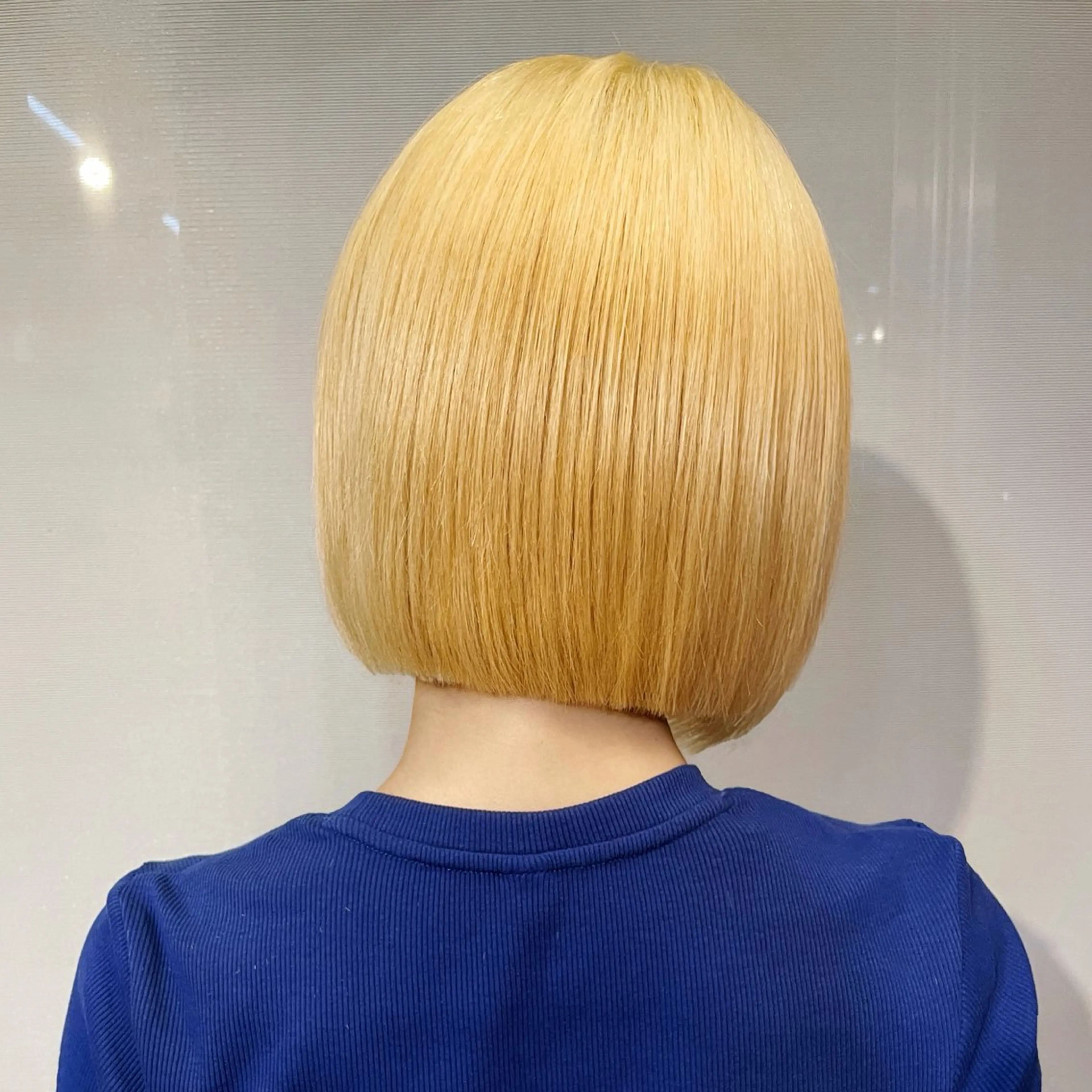 ショート カラー 抜きっぱなしブロンド ブロンド ボブ edge所属・イシダ シュウのヘアスタイル