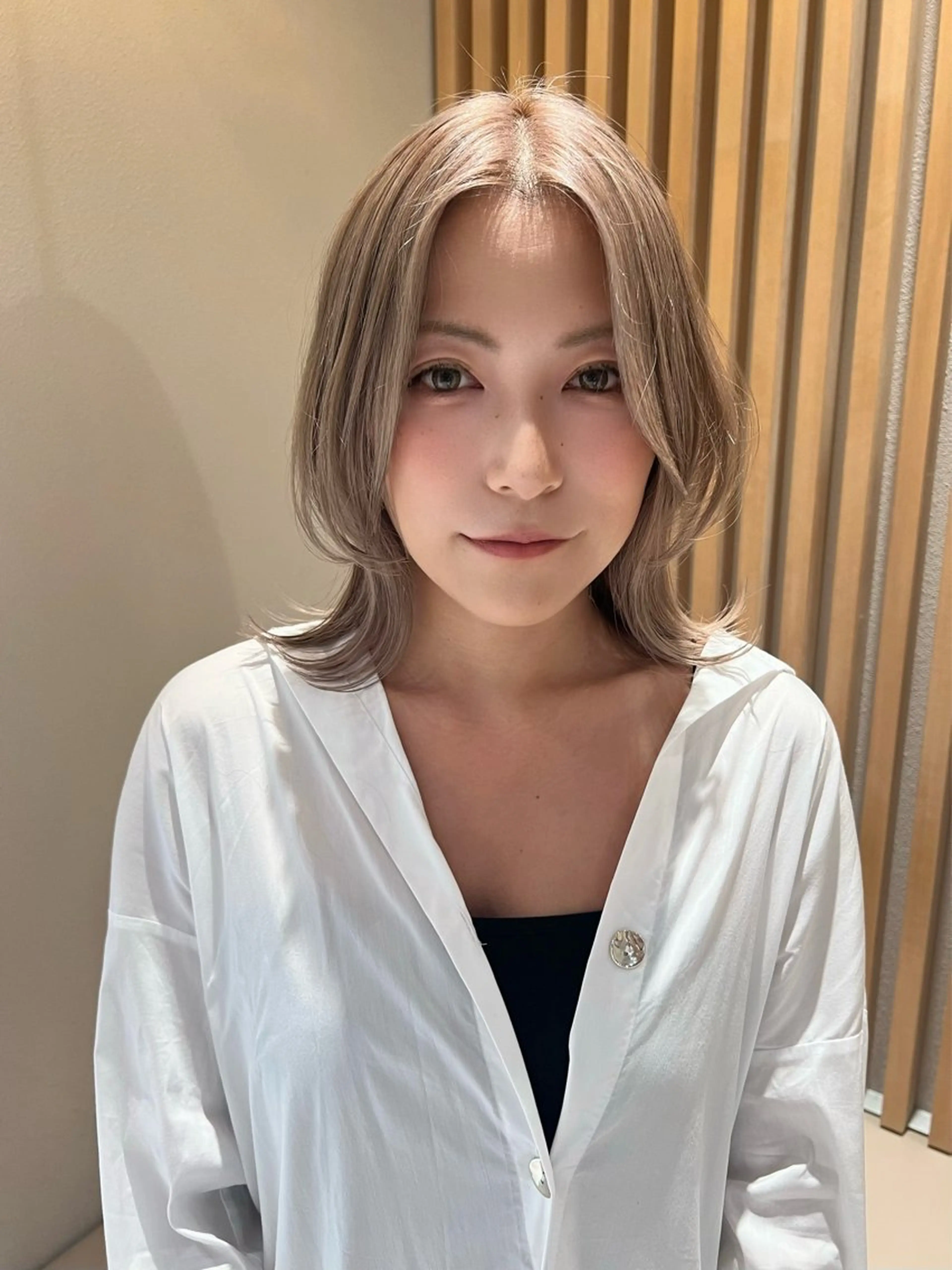 ミディアム カラー ヘアカラー トリートメント レイヤー/韓国 ハイトーン興津史弥のヘアスタイル