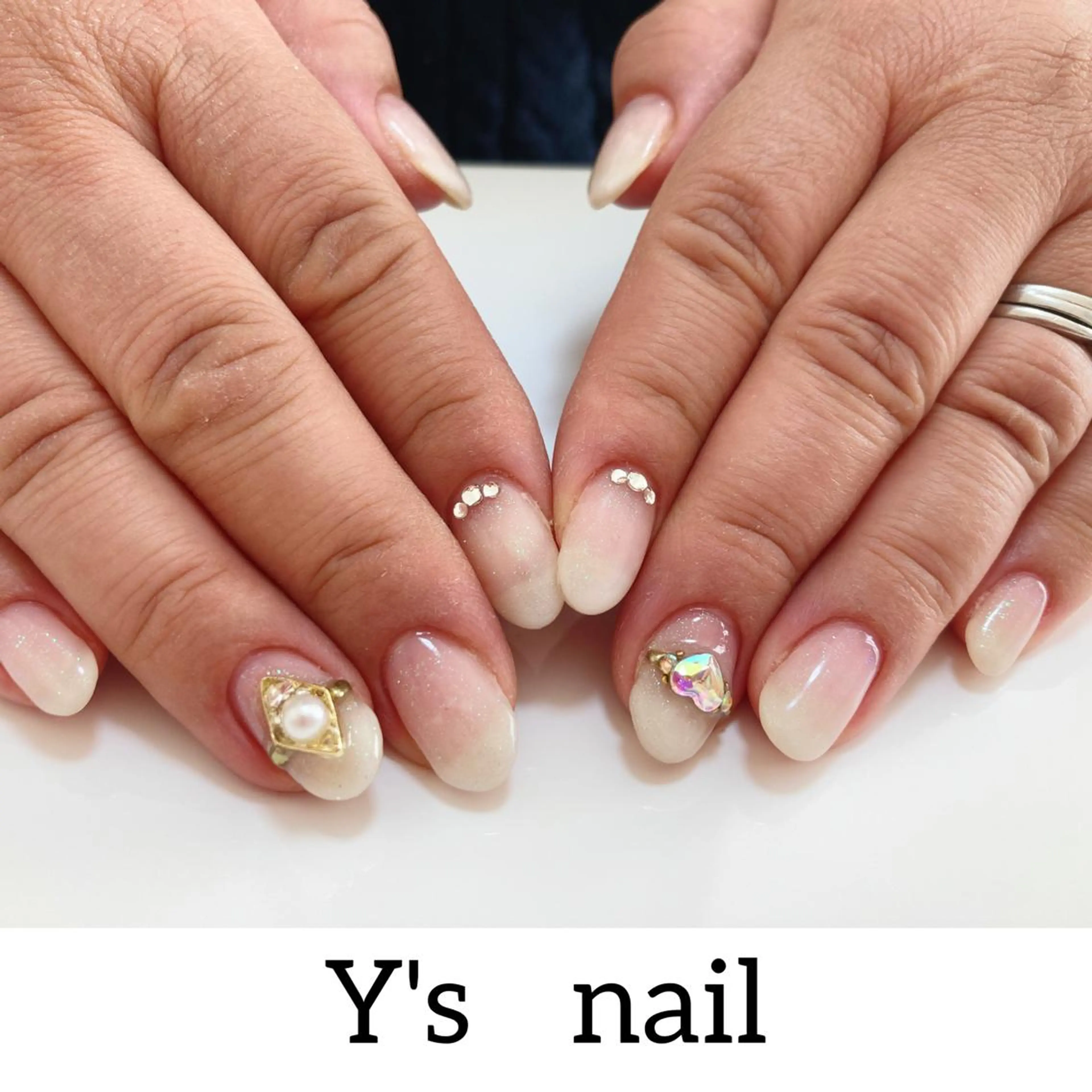 ネイル グラデーション ハンドネイル 手書きが得意🖌️ Y’s  nailのネイルデザイン