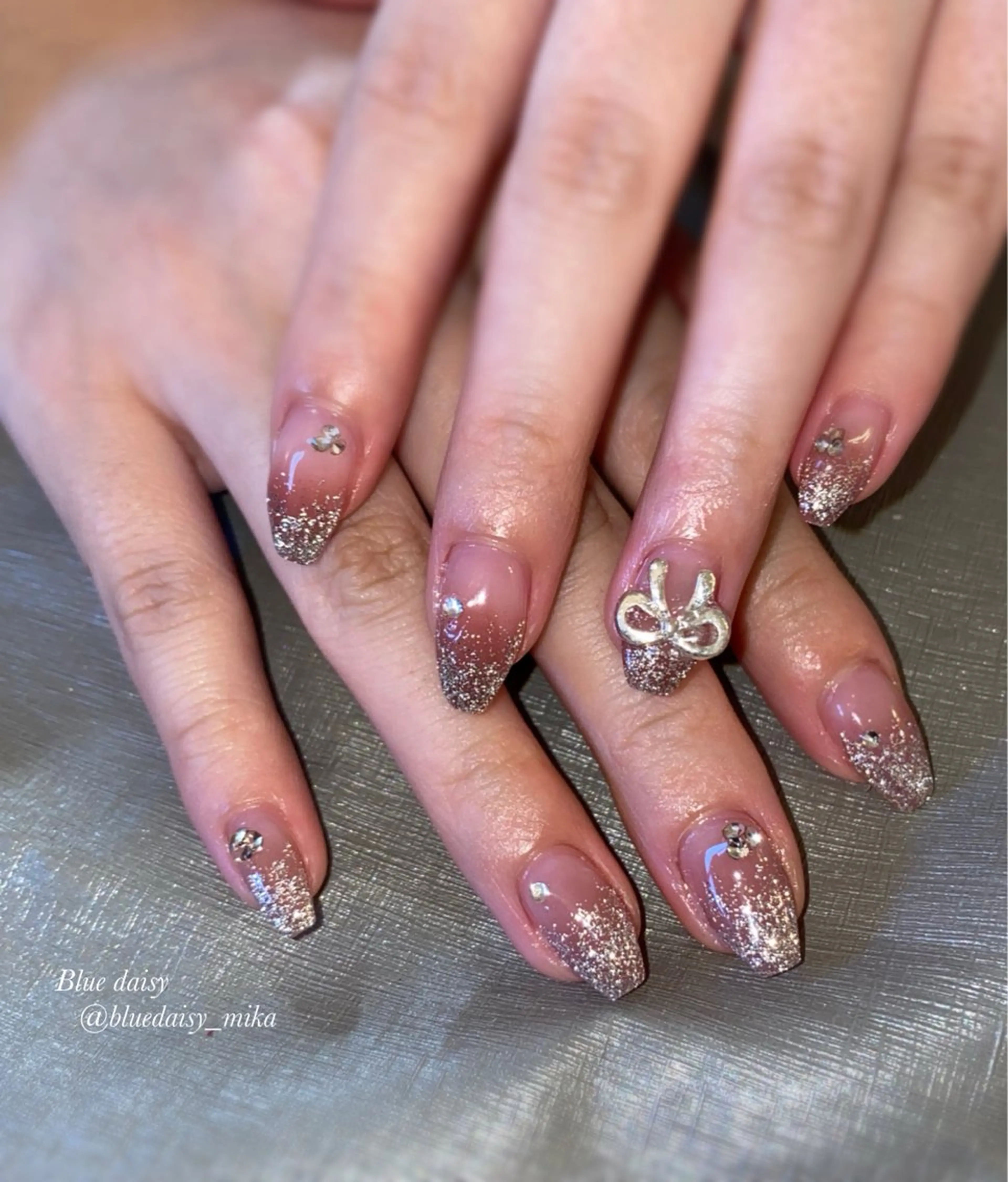 ネイル キラキラネイル 持ち込み ハンドネイル Blue　daisy　栄本店 【ブルーデイジー】所属・Blue daisy 栄本店のネイルデザイン